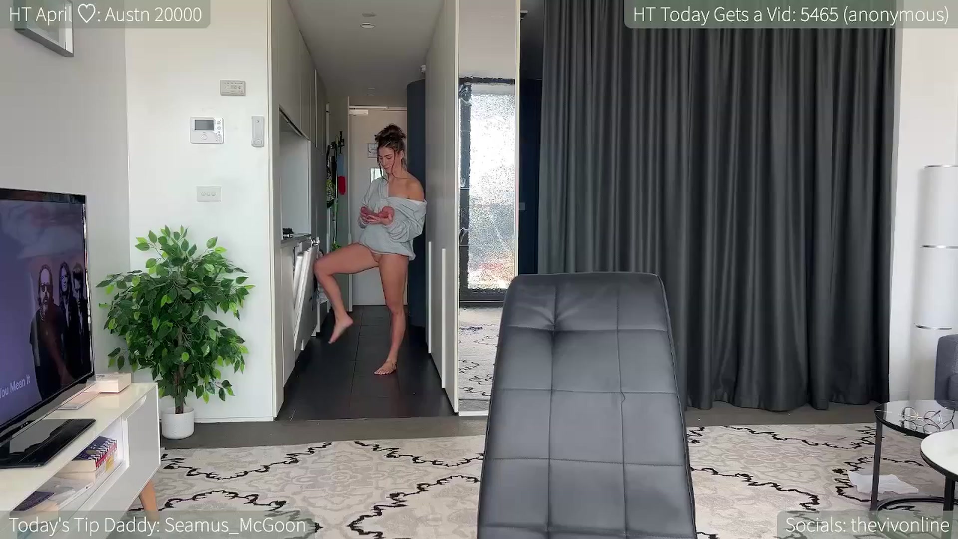 Gallery image thumbnail from HelloViv's myfreecams stream on, 04/19/2024, 05:16 image 11 of 20