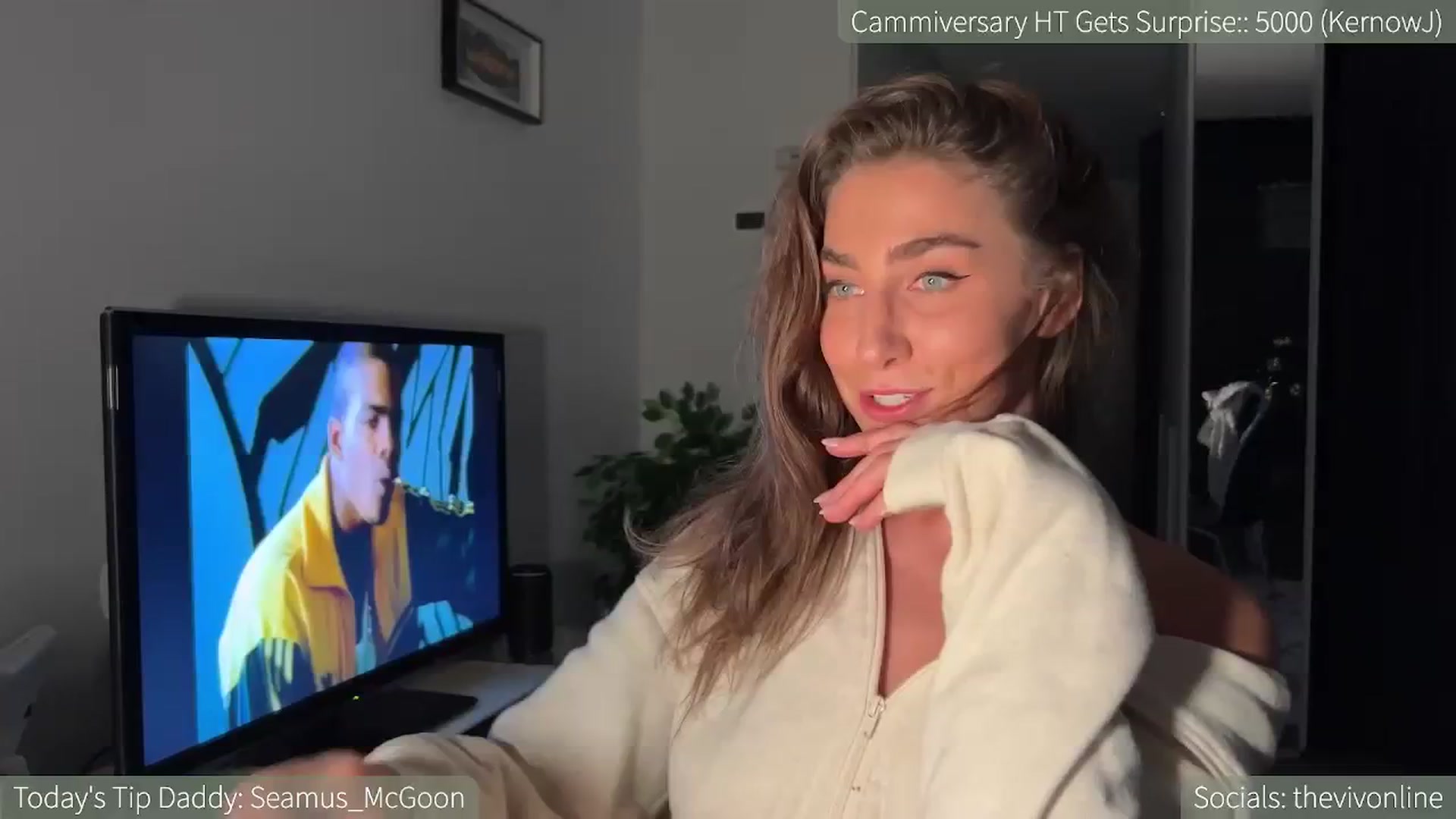 Gallery image thumbnail from HelloViv's myfreecams stream on, 04/28/2024, 09:38 image 14 of 20