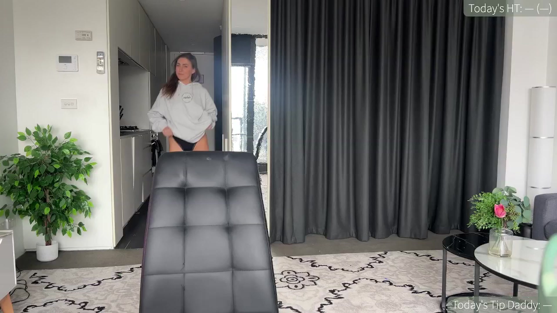 Gallery image thumbnail from HelloViv's myfreecams stream on, 05/08/2024, 01:51 image 1 of 20