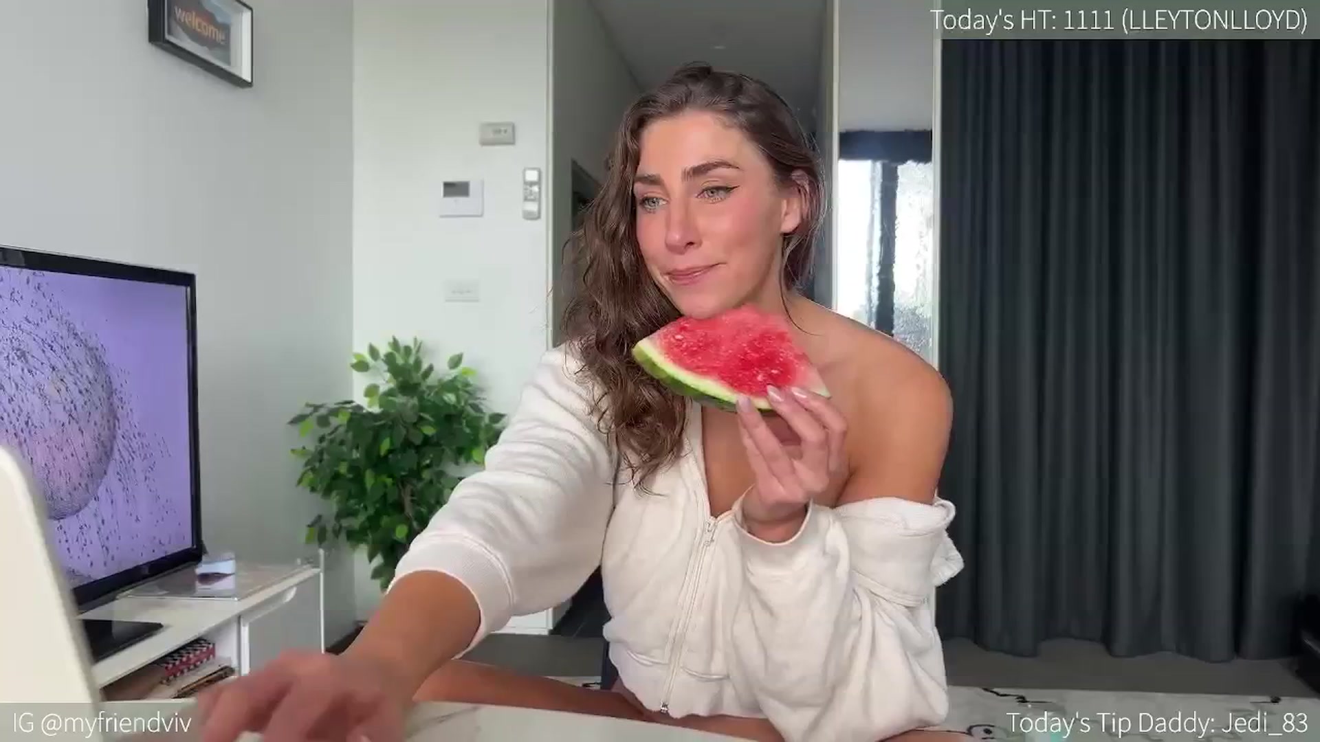 Gallery image thumbnail from HelloViv's myfreecams stream on, 05/19/2024, 07:34 image 9 of 20