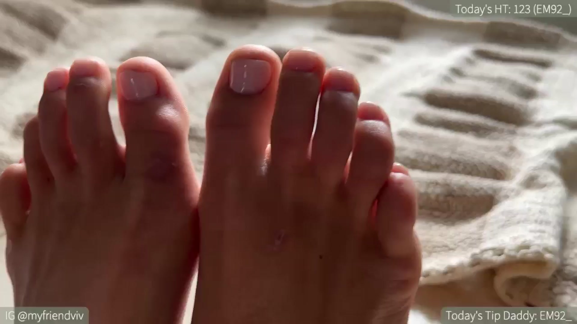 Gallery image thumbnail from HelloViv's myfreecams stream on, 10/19/2024, 03:00 image 2 of 20