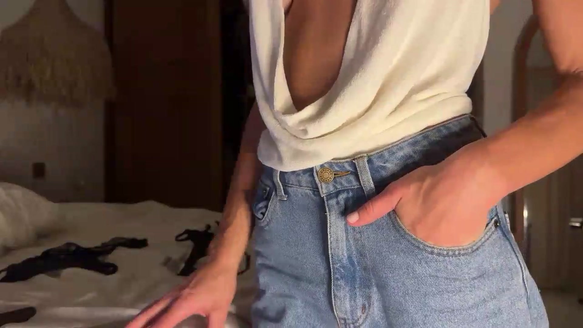 Gallery image thumbnail from HelloViv's myfreecams stream on, 05/16/2026, 22:21 image 5 of 20