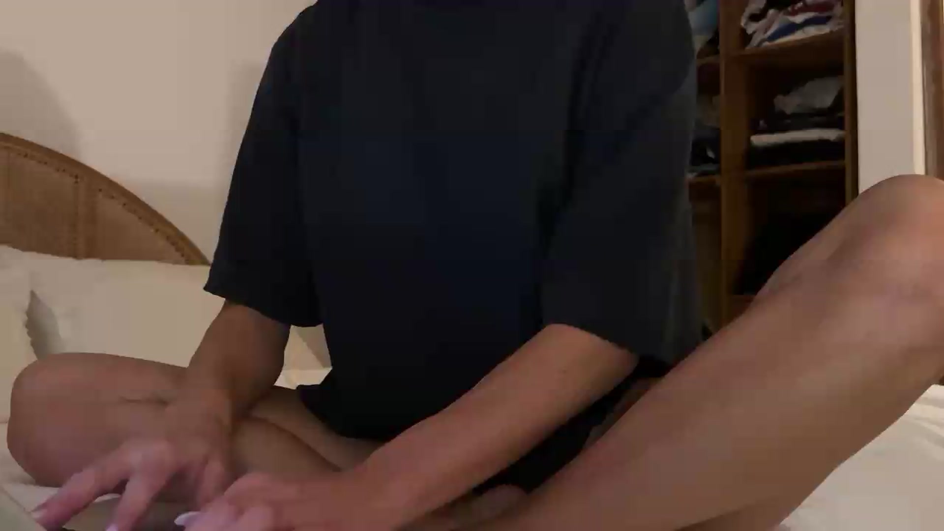 Gallery image thumbnail from HelloViv's myfreecams stream on, 07/15/2026, 12:33 image 7 of 20