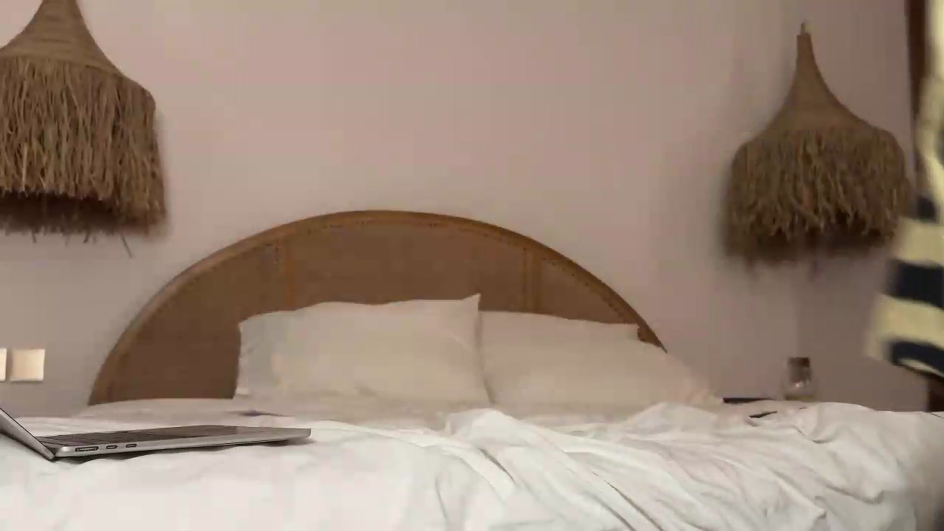 Gallery image thumbnail from HelloViv's myfreecams stream on, 07/16/2026, 17:32 image 18 of 20