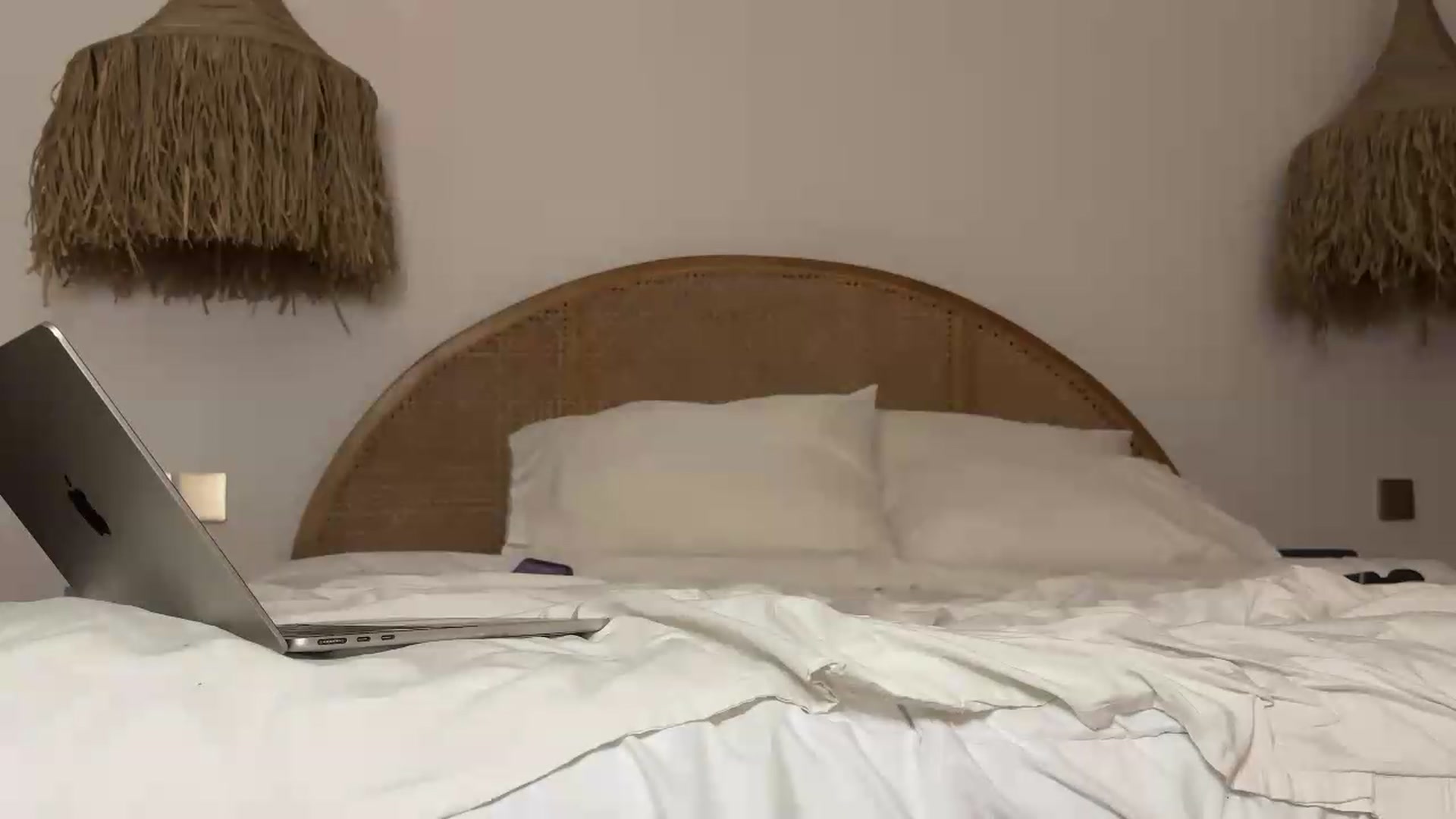Gallery image thumbnail from HelloViv's myfreecams stream on, 07/16/2026, 17:32 image 6 of 20
