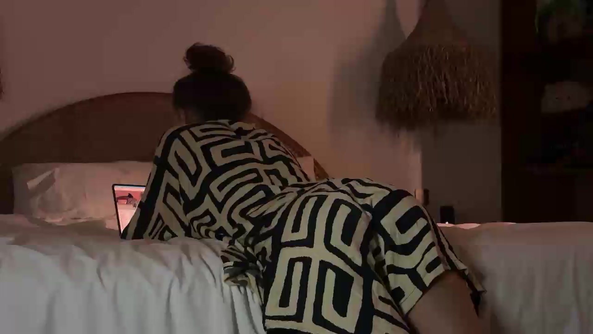 Gallery image thumbnail from HelloViv's myfreecams stream on, 07/18/2026, 14:31 image 14 of 20