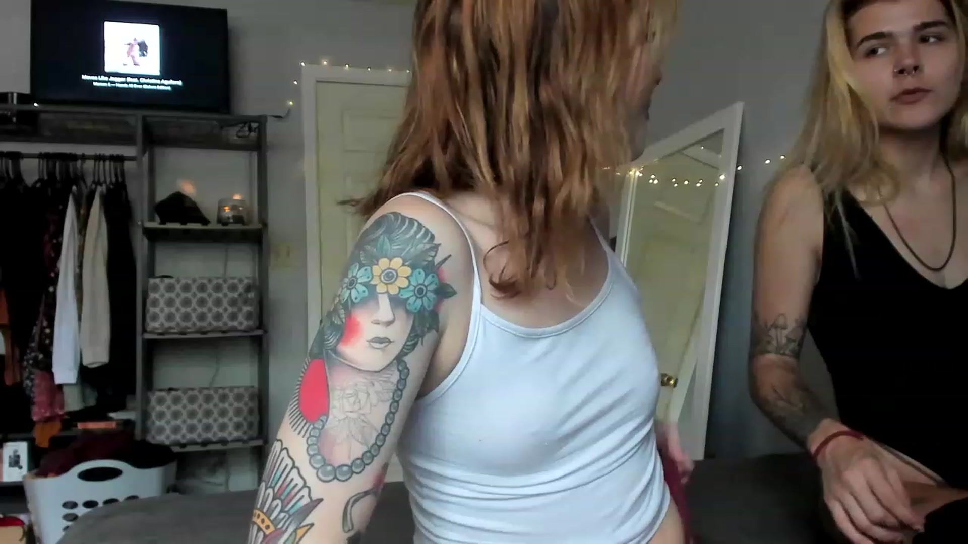 Gallery image thumbnail from Hellsgates1's myfreecams stream on, 11/16/2022, 19:22 image 19 of 20