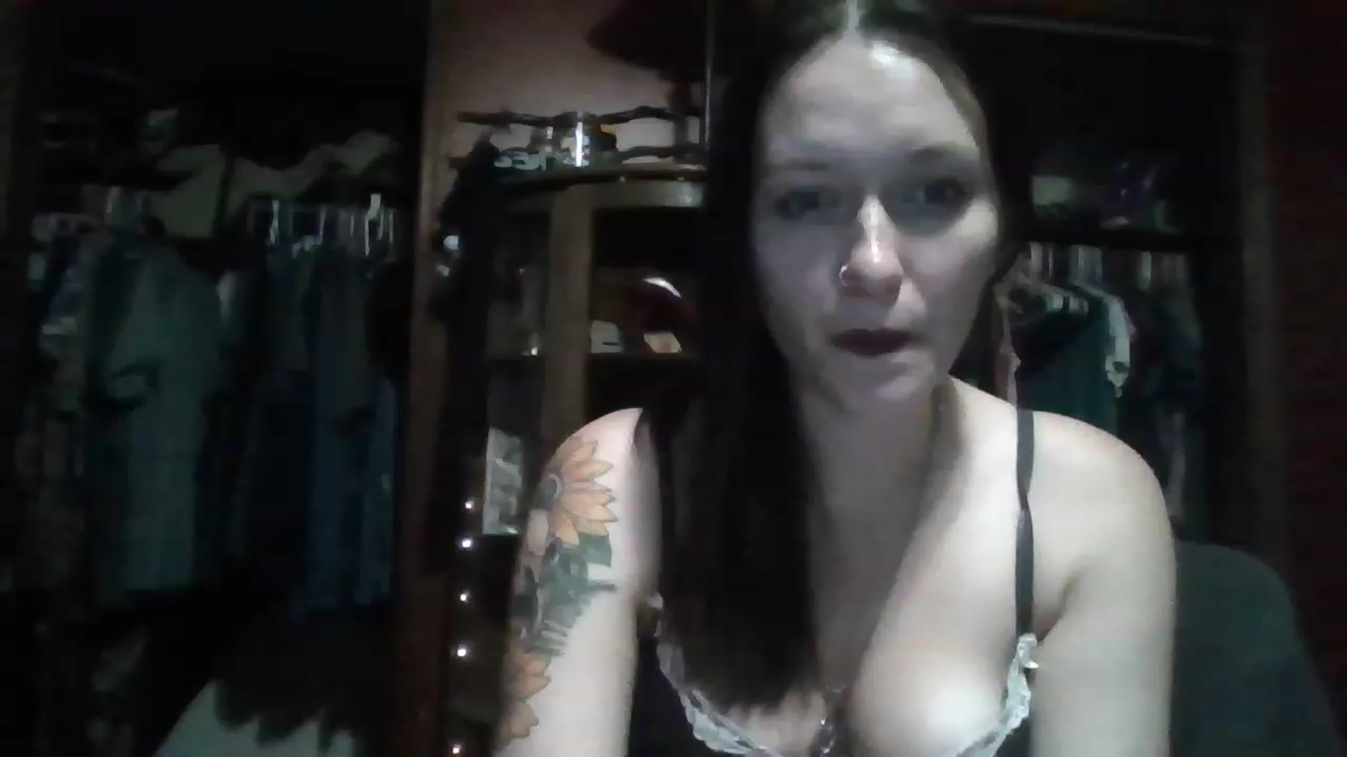 Gallery image thumbnail from HellzVixxxen's myfreecams stream on, 11/17/2022, 03:15 image 16 of 20