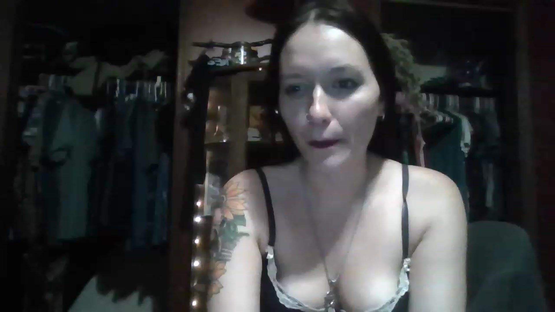 Gallery image thumbnail from HellzVixxxen's myfreecams stream on, 11/17/2022, 03:15 image 20 of 20