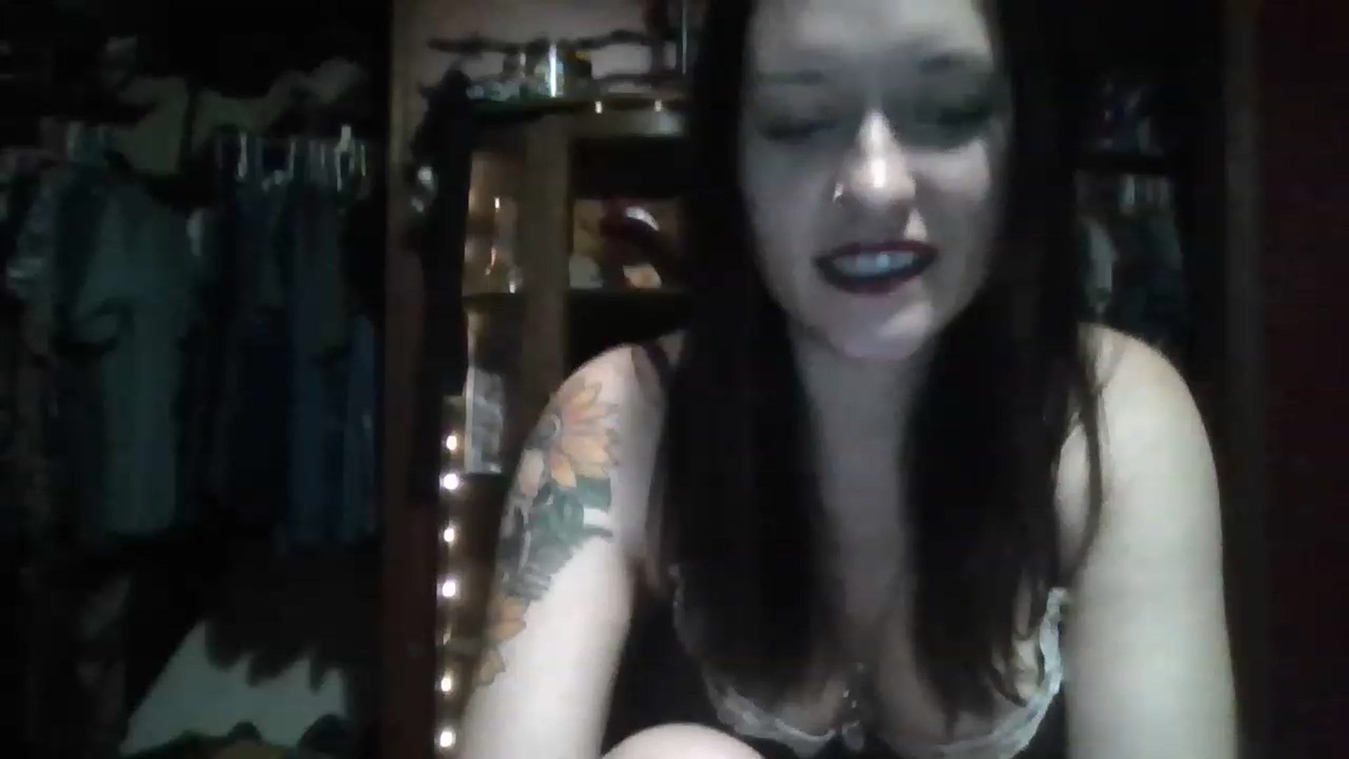 Gallery image thumbnail from HellzVixxxen's myfreecams stream on, 11/17/2022, 03:15 image 10 of 20