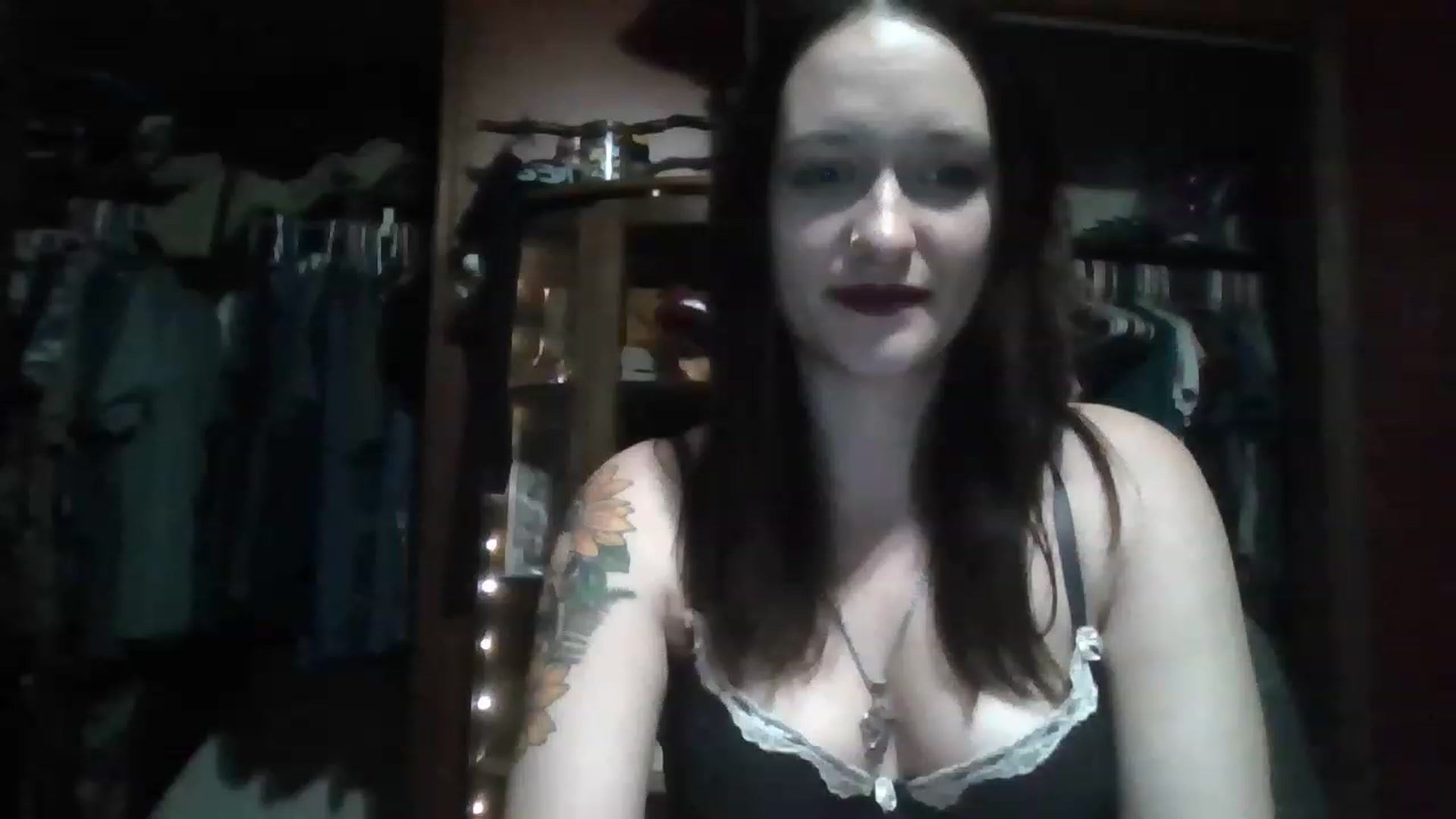 Gallery image thumbnail from HellzVixxxen's myfreecams stream on, 11/17/2022, 03:15 image 9 of 20