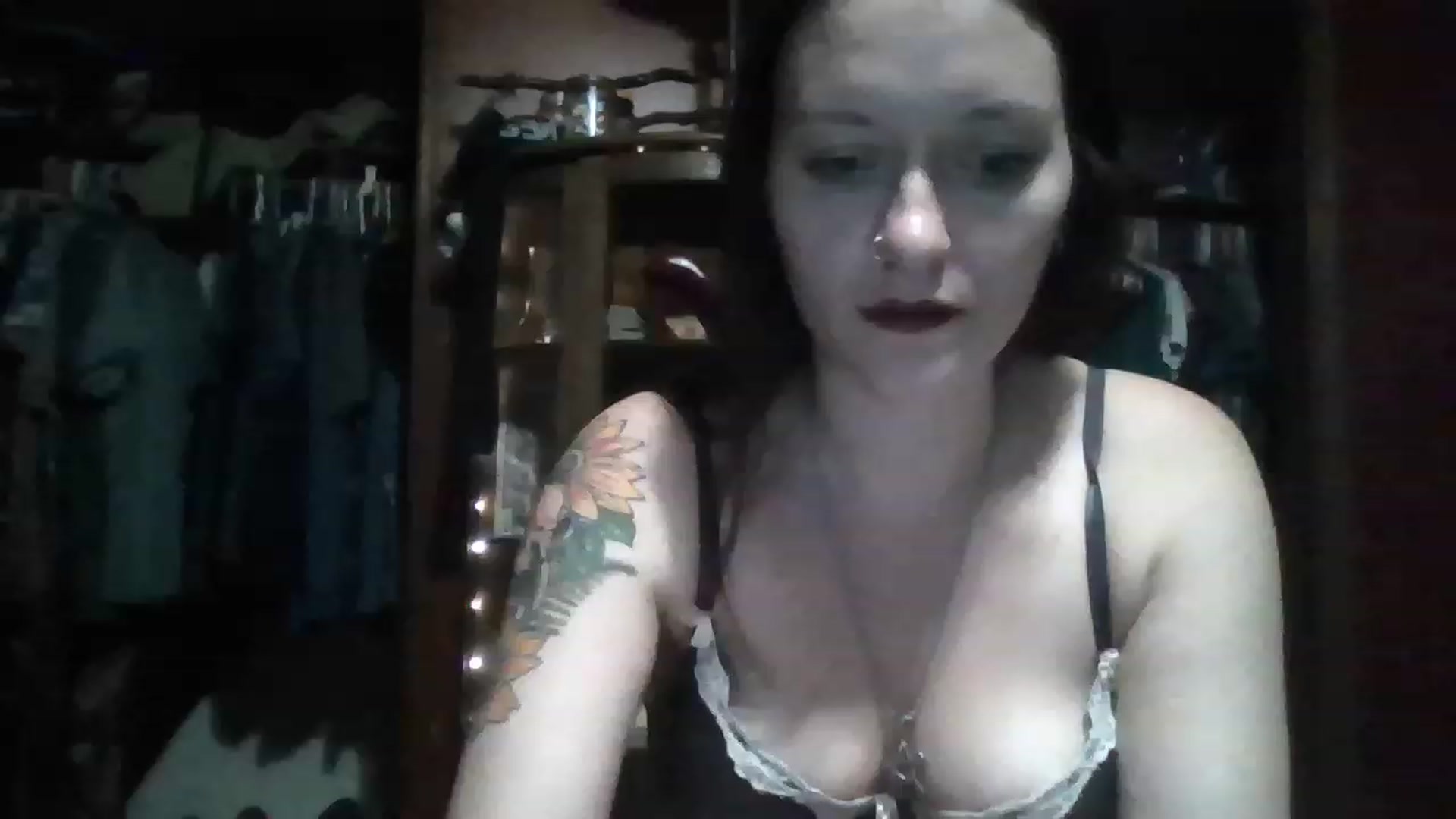 Gallery image thumbnail from HellzVixxxen's myfreecams stream on, 11/17/2022, 03:15 image 2 of 20