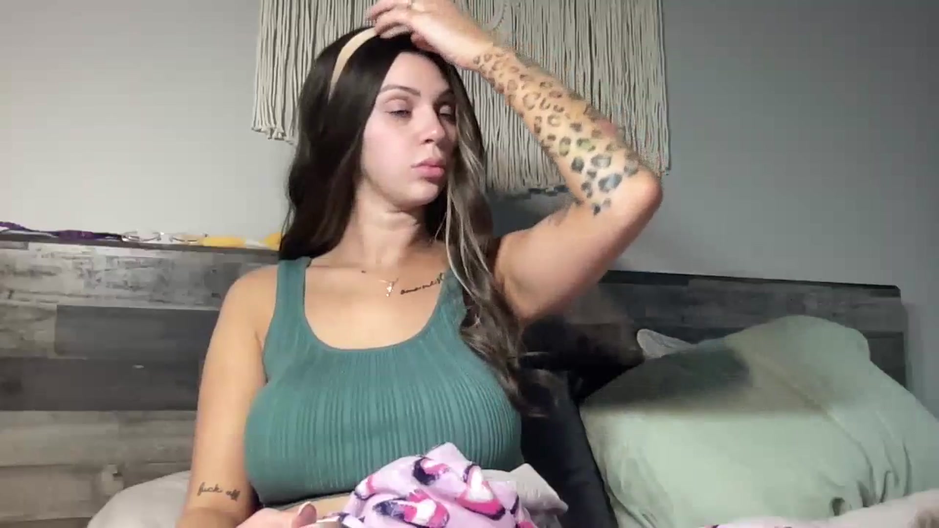 Gallery image thumbnail from Helpfulbabexo's myfreecams stream on, 03/17/2024, 13:07 image 7 of 20