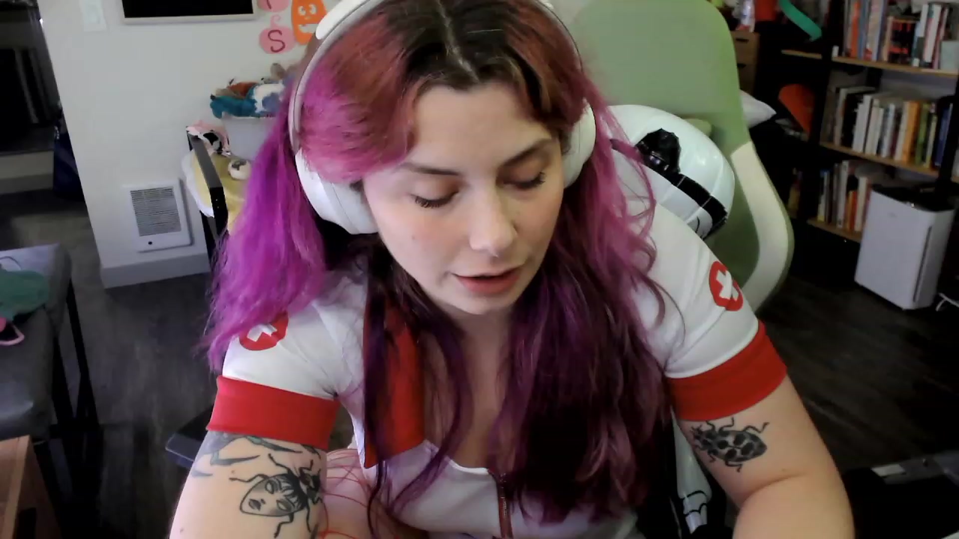 Gallery image thumbnail from Hempley's myfreecams stream on, 10/28/2023, 02:32 image 6 of 20
