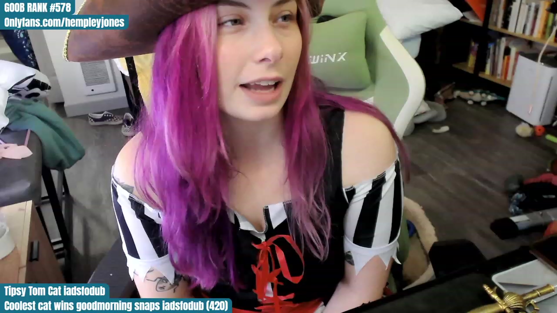 Gallery image thumbnail from Hempley's myfreecams stream on, 10/29/2023, 24:02 image 9 of 20