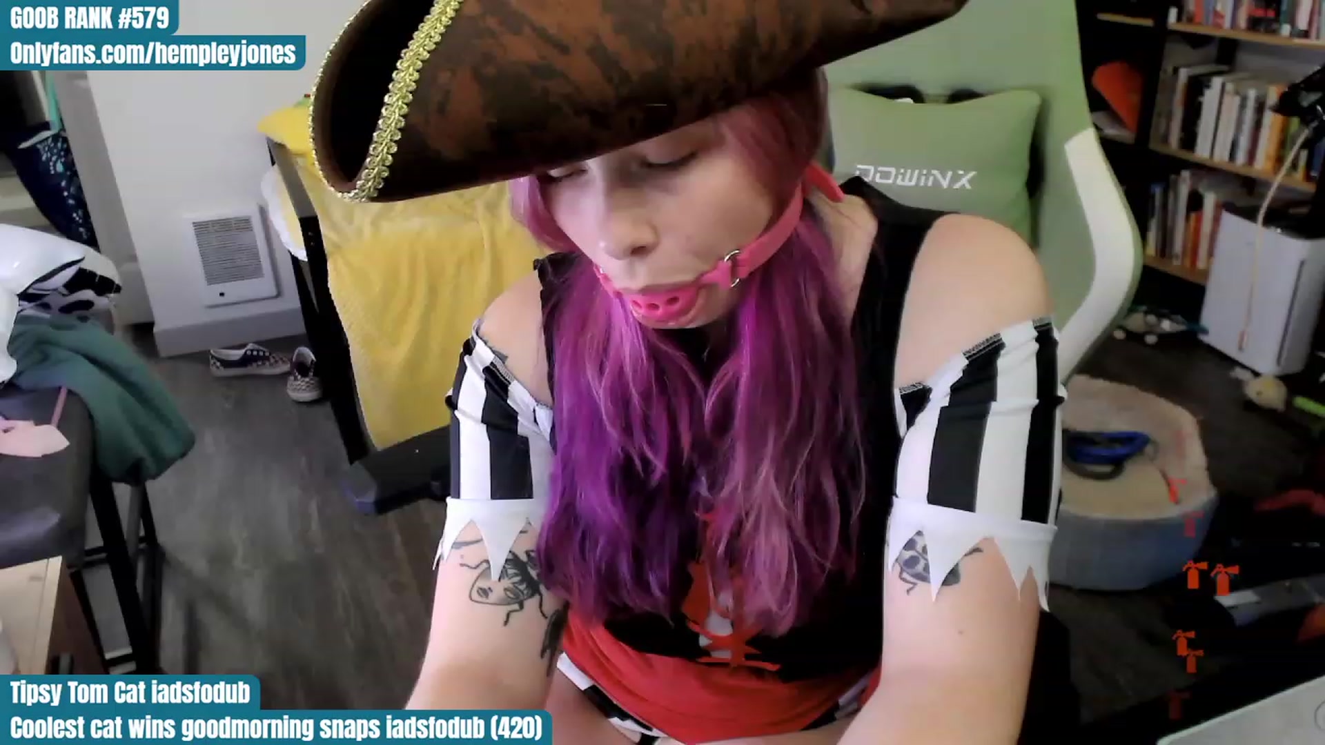 Gallery image thumbnail from Hempley's myfreecams stream on, 10/29/2023, 24:02 image 2 of 20