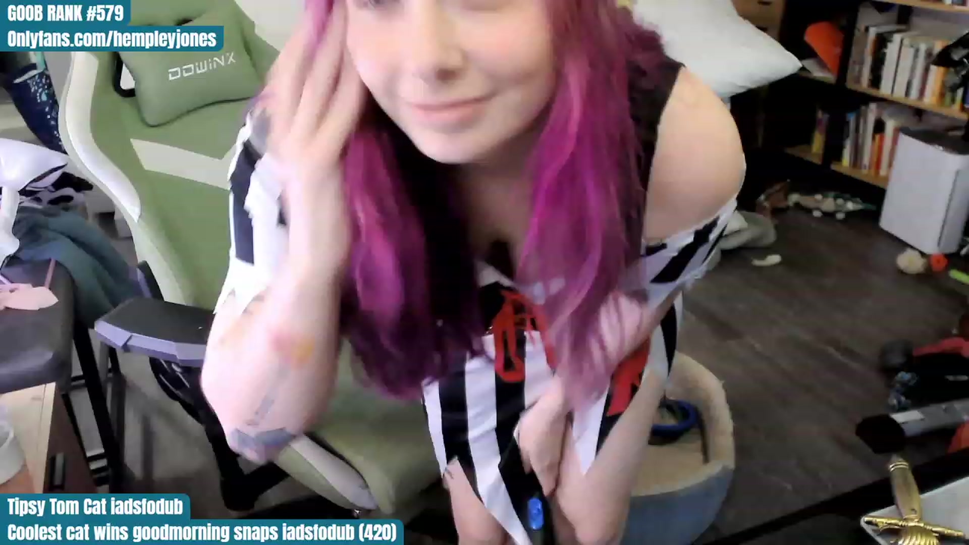 Gallery image thumbnail from Hempley's myfreecams stream on, 10/29/2023, 24:02 image 20 of 20
