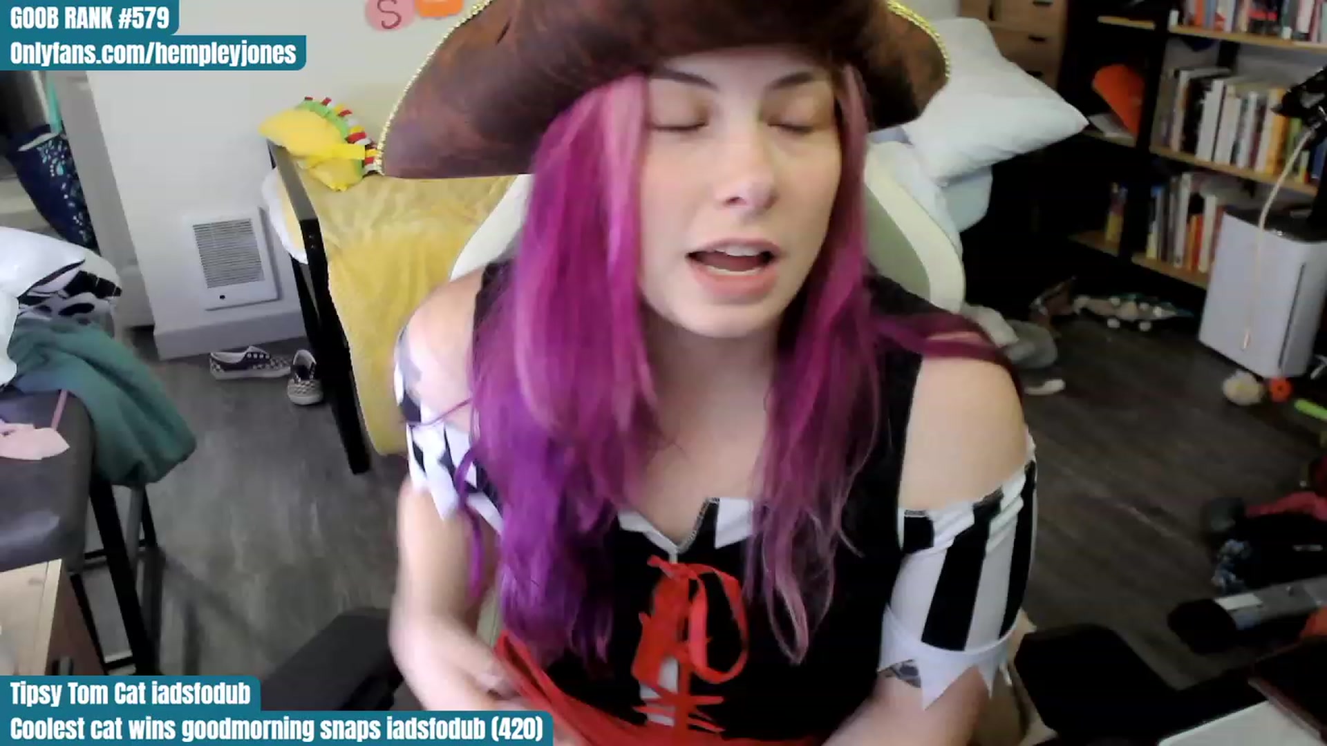 Gallery image thumbnail from Hempley's myfreecams stream on, 10/29/2023, 24:02 image 8 of 20