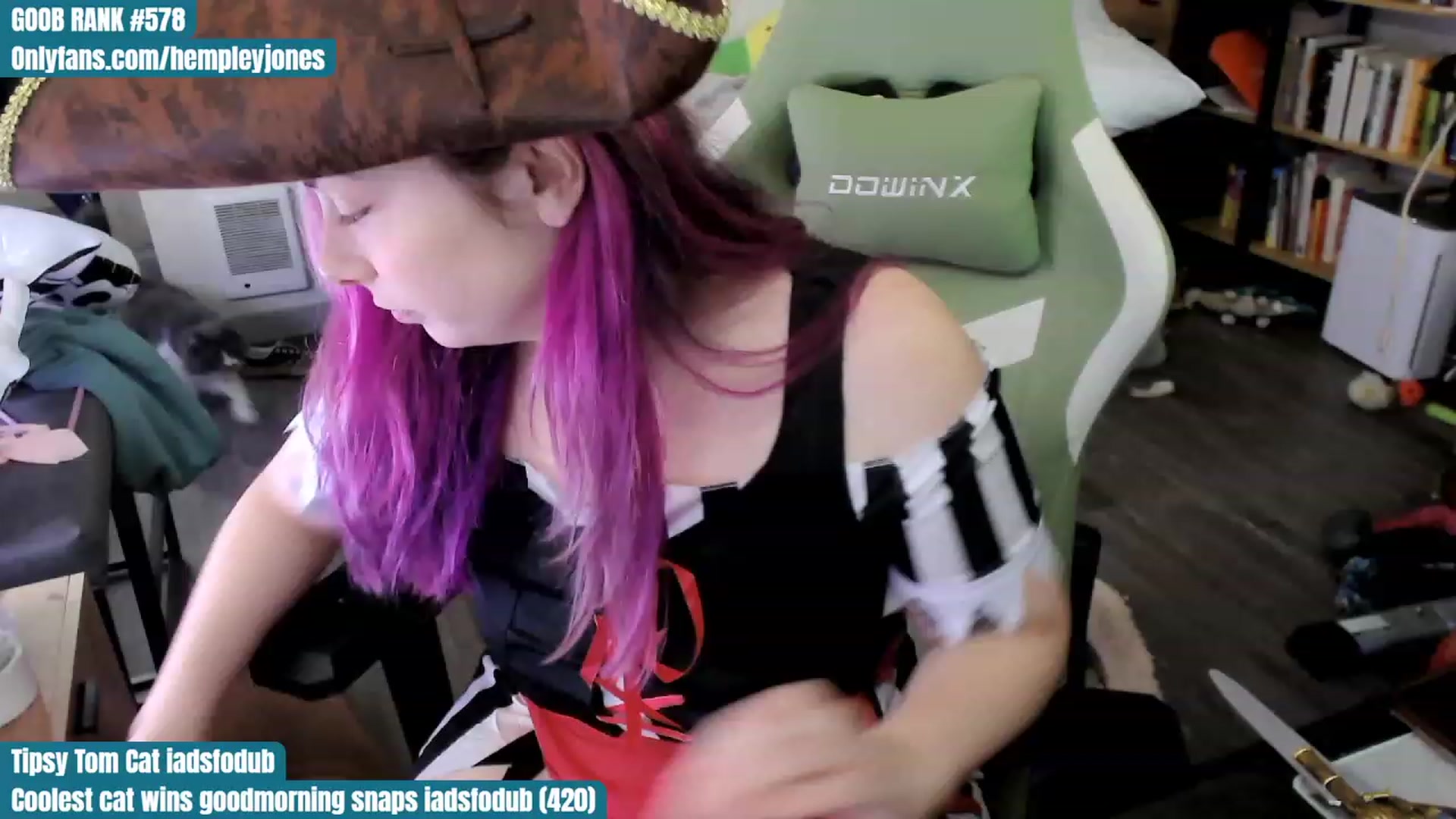Gallery image thumbnail from Hempley's myfreecams stream on, 10/29/2023, 24:02 image 11 of 20