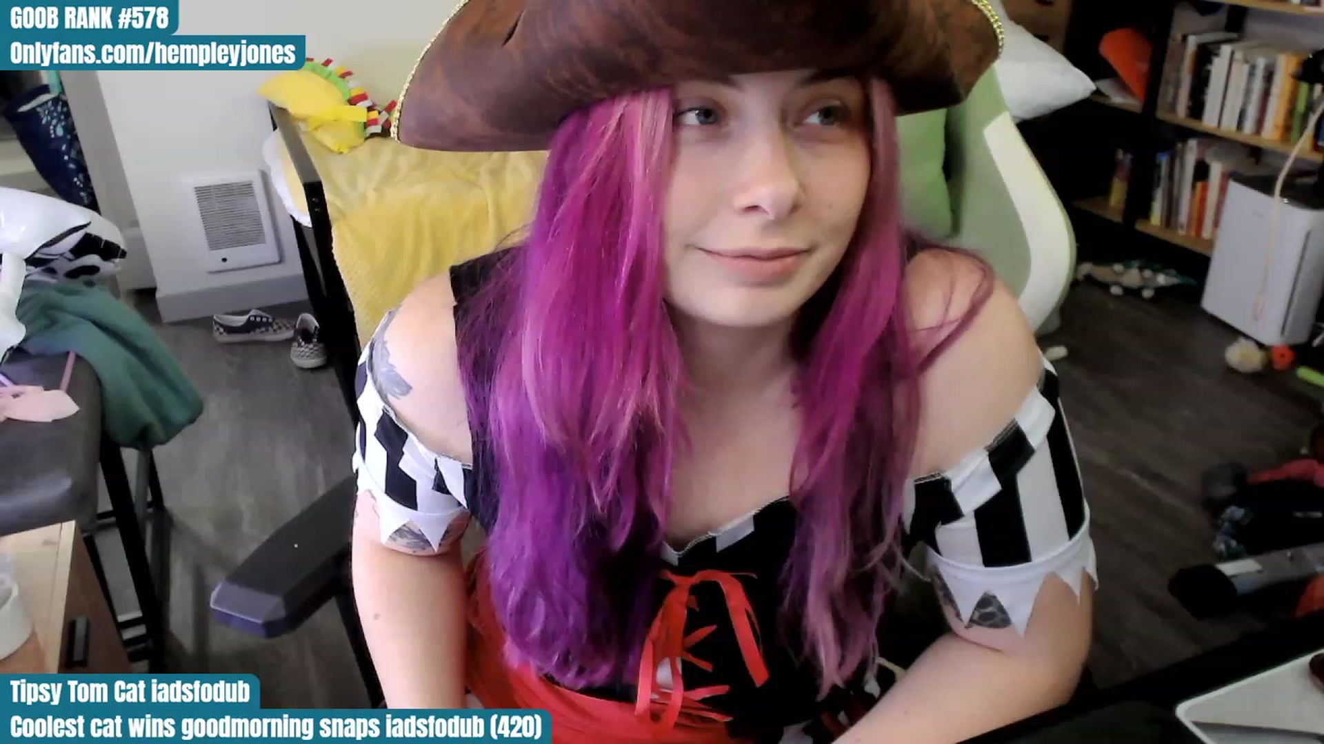 Gallery image thumbnail from Hempley's myfreecams stream on, 10/29/2023, 24:02 image 16 of 20