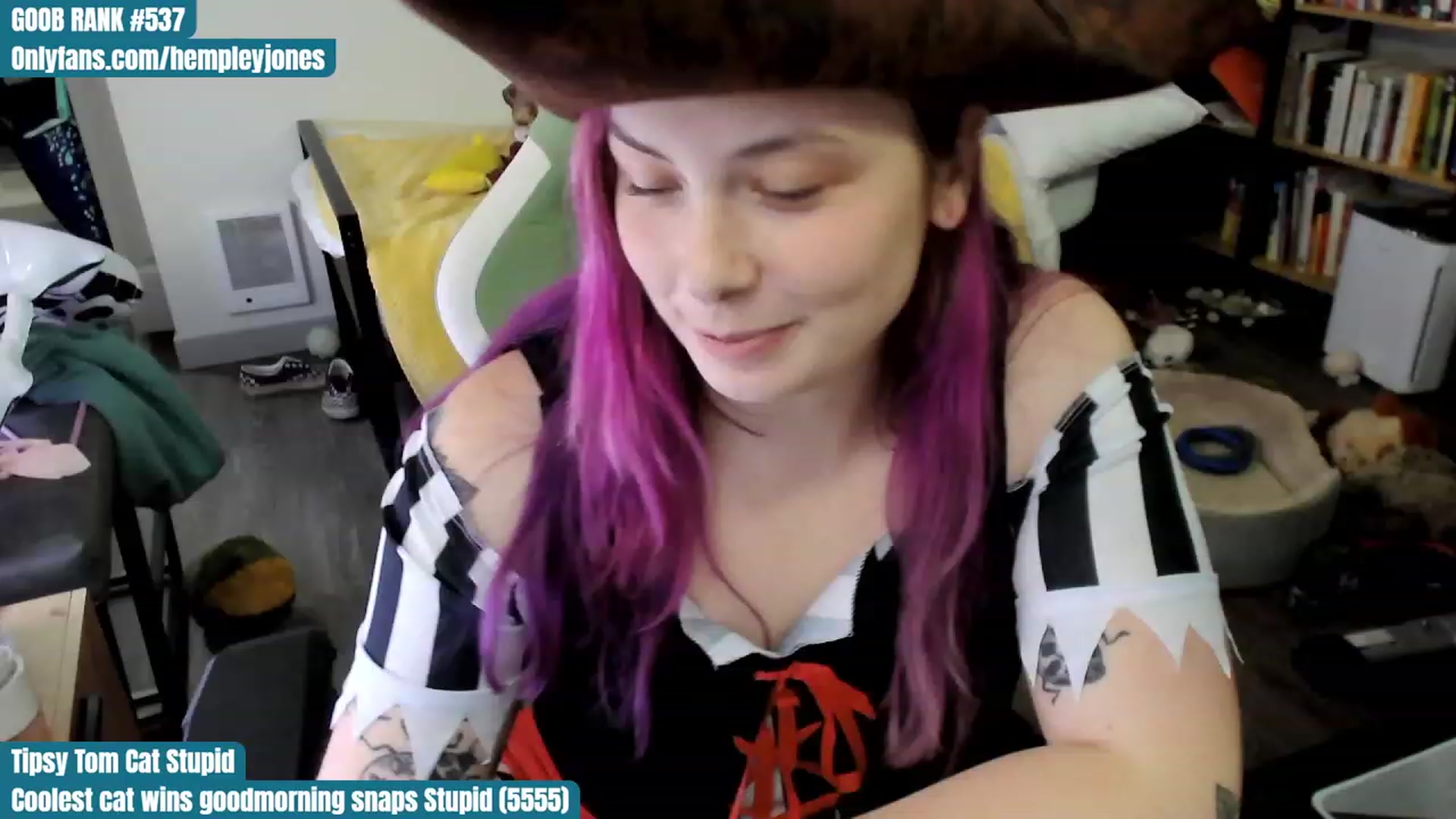 Gallery image thumbnail from Hempley's myfreecams stream on, 10/29/2023, 02:35 image 13 of 20