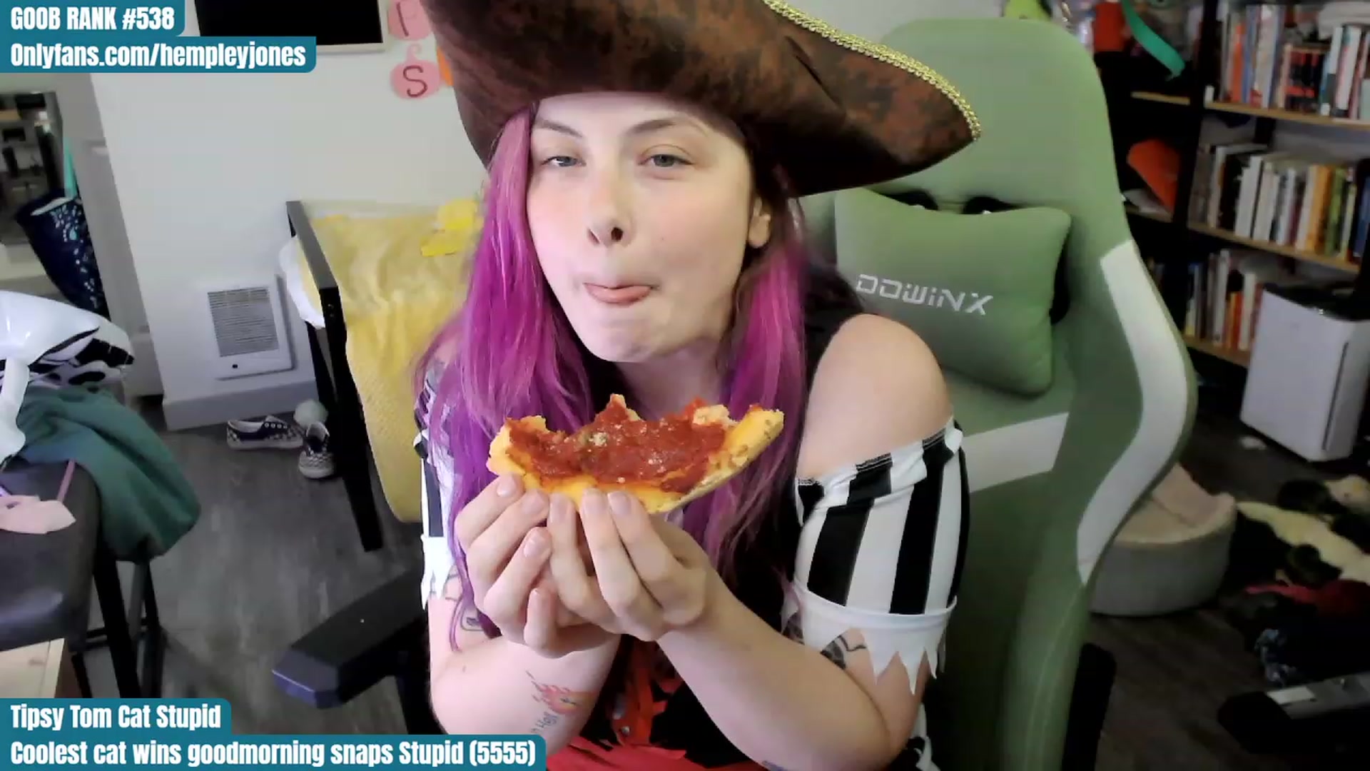 Gallery image thumbnail from Hempley's myfreecams stream on, 10/29/2023, 02:35 image 7 of 20