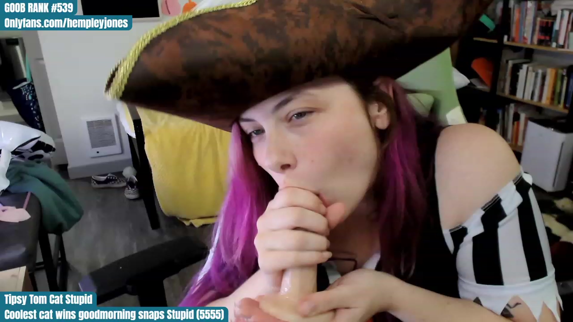 Gallery image thumbnail from Hempley's myfreecams stream on, 10/29/2023, 02:35 image 5 of 20