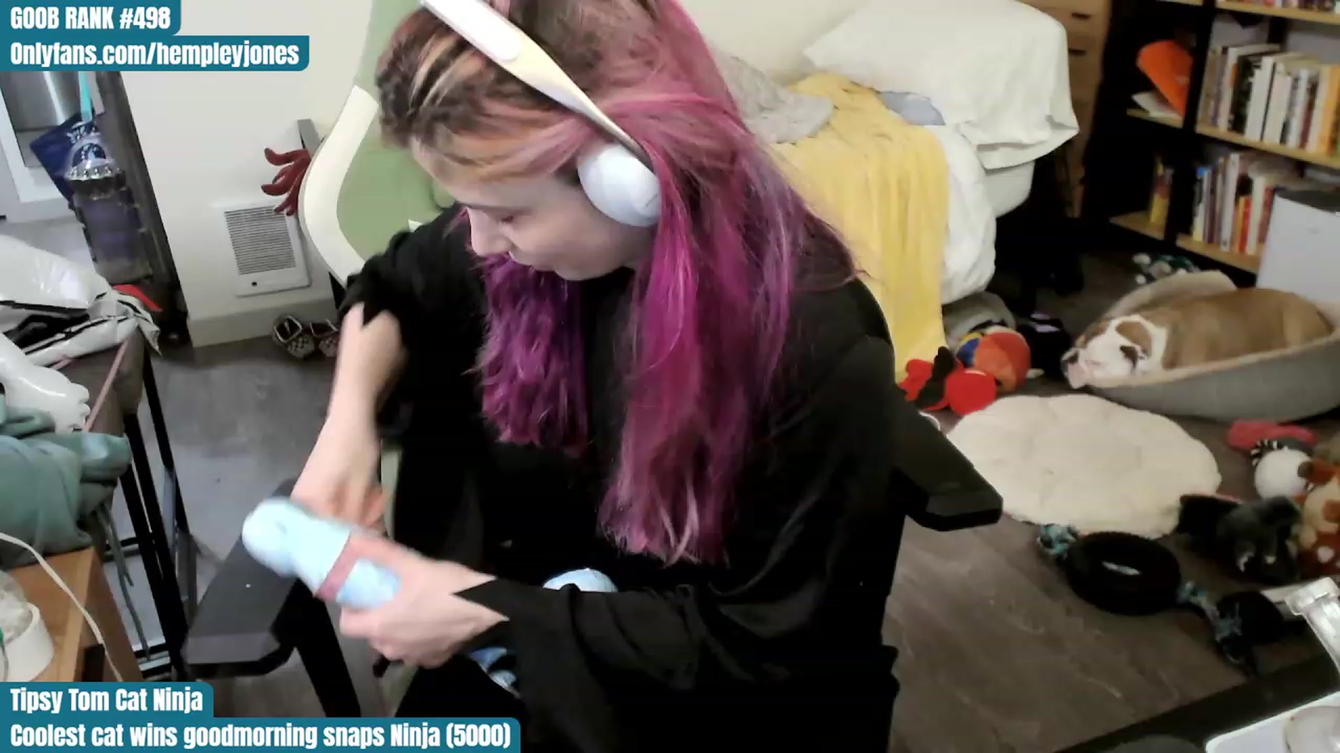 Gallery image thumbnail from Hempley's myfreecams stream on, 10/31/2023, 03:02 image 19 of 20