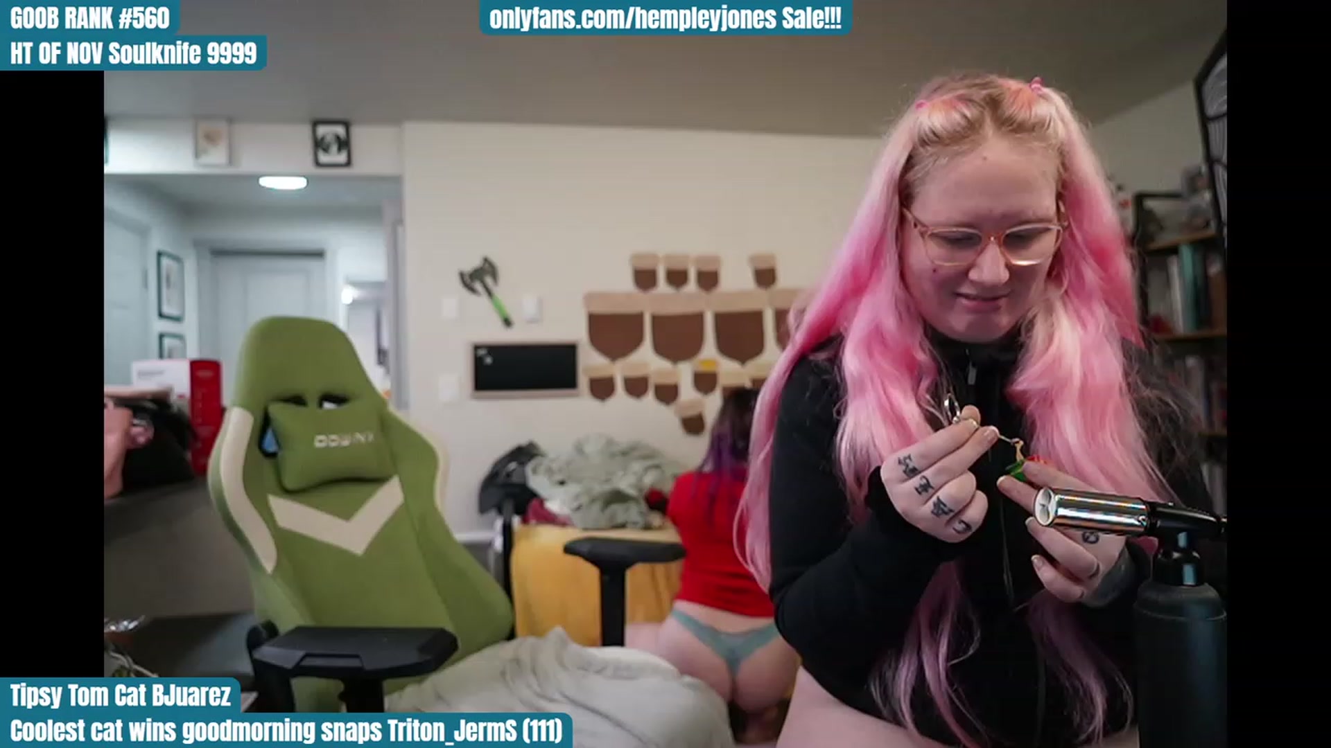 Gallery image thumbnail from Hempley's myfreecams stream on, 11/28/2023, 02:03 image 12 of 20