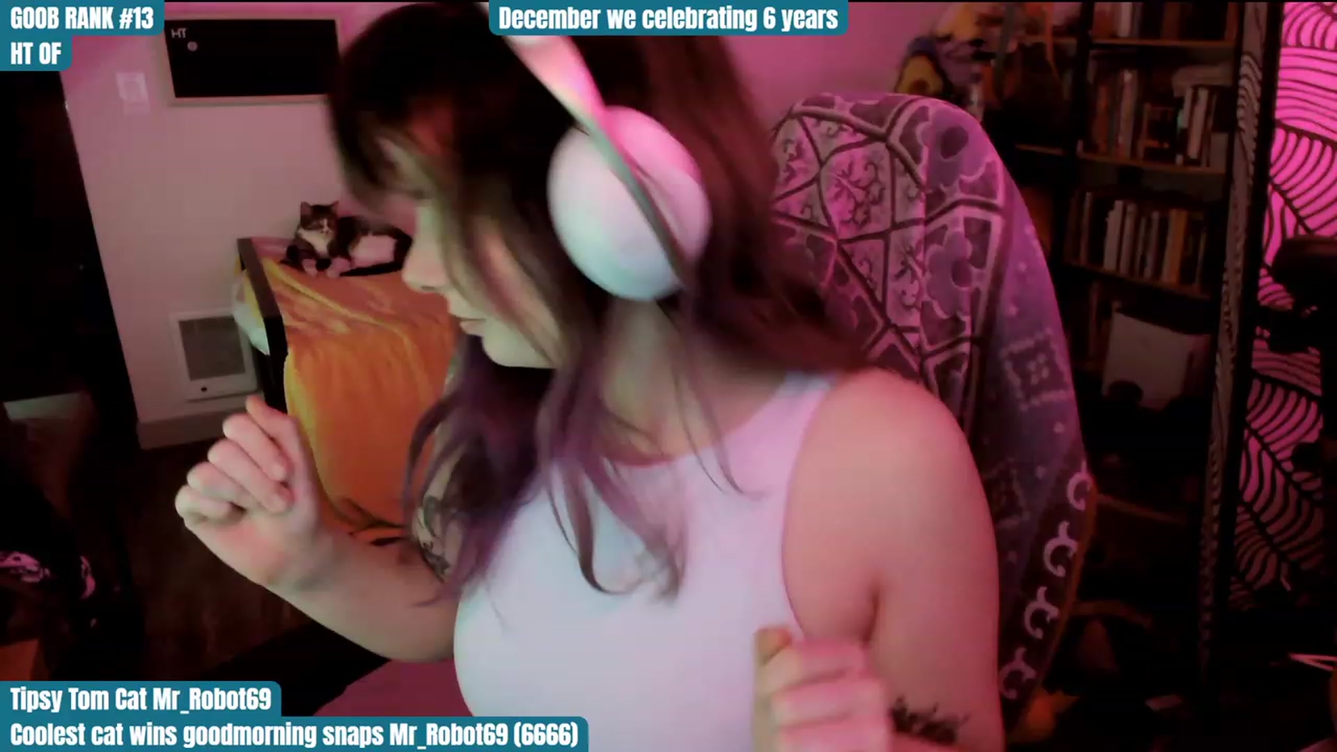 Gallery image thumbnail from Hempley's myfreecams stream on, 12/01/2023, 08:38 image 17 of 20