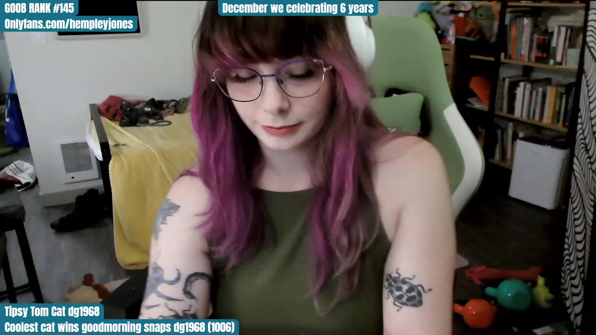 Gallery image thumbnail from Hempley's myfreecams stream on, 12/05/2023, 02:54 image 5 of 20