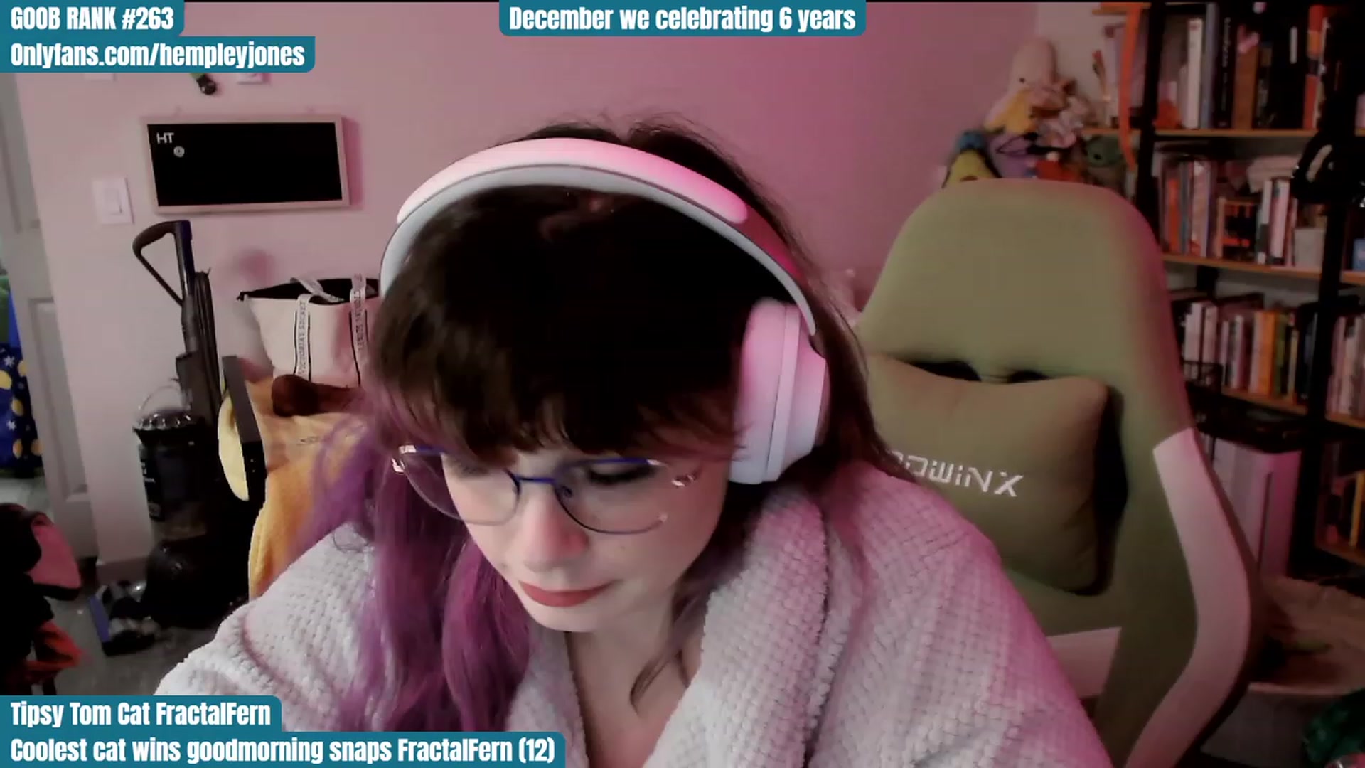 Gallery image thumbnail from Hempley's myfreecams stream on, 12/07/2023, 23:21 image 13 of 20
