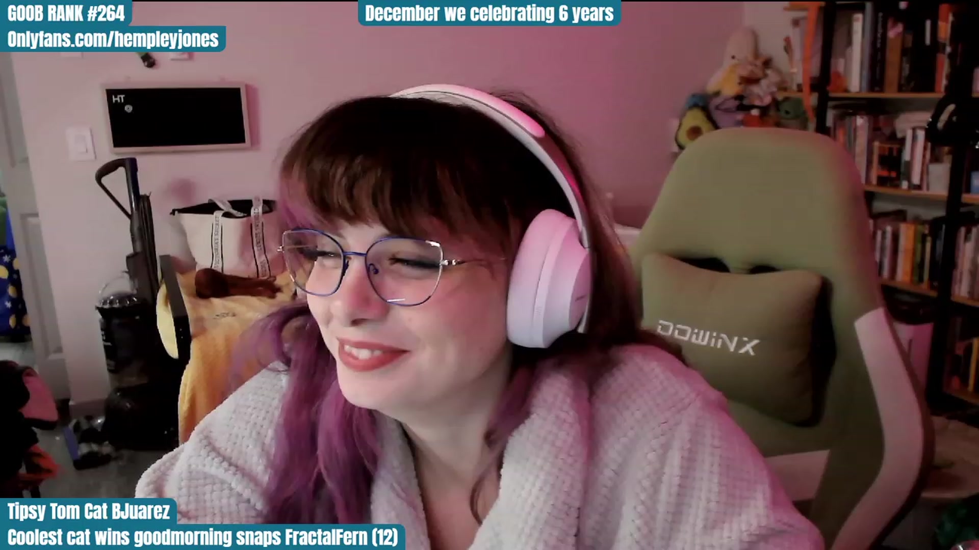 Gallery image thumbnail from Hempley's myfreecams stream on, 12/07/2023, 23:21 image 15 of 20