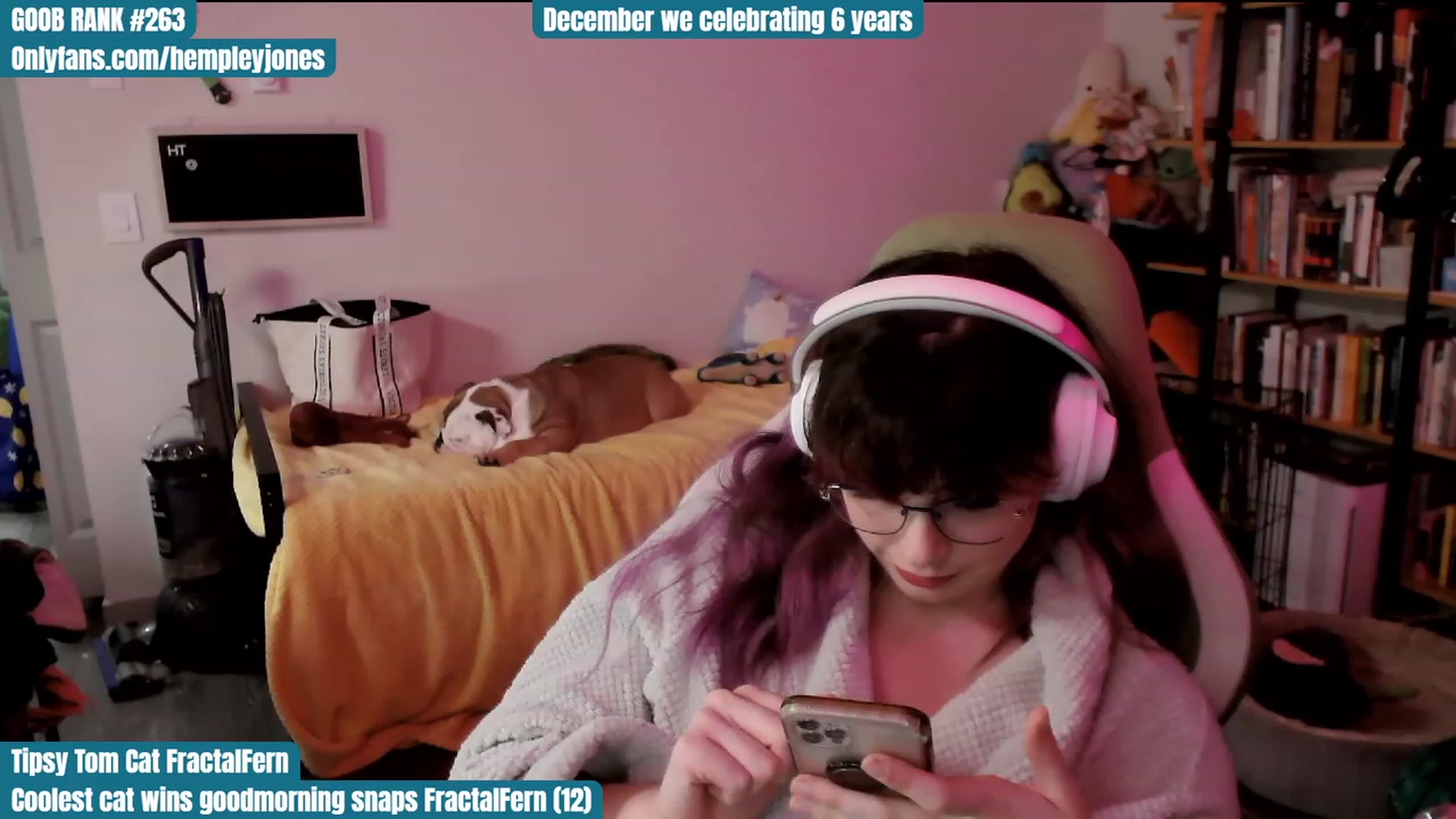 Gallery image thumbnail from Hempley's myfreecams stream on, 12/07/2023, 23:21 image 8 of 20