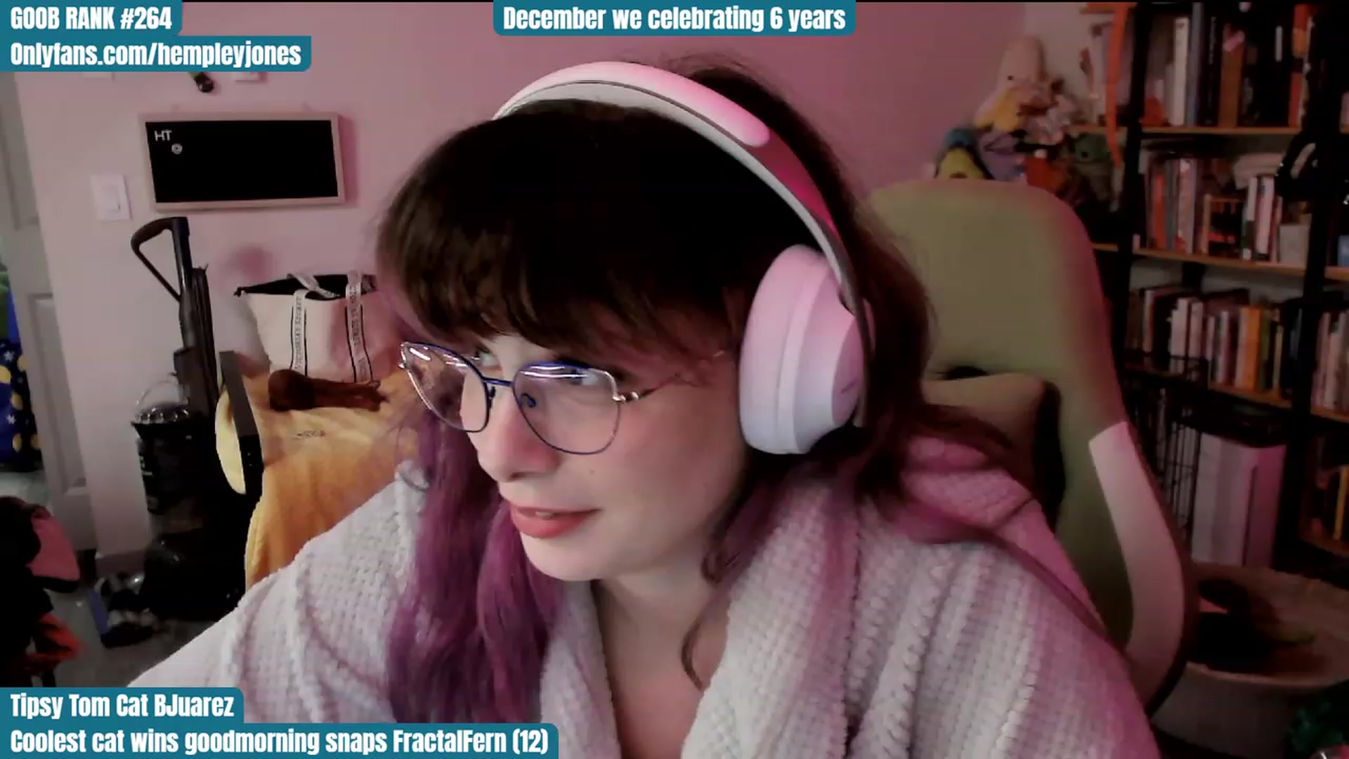 Gallery image thumbnail from Hempley's myfreecams stream on, 12/07/2023, 23:21 image 17 of 20