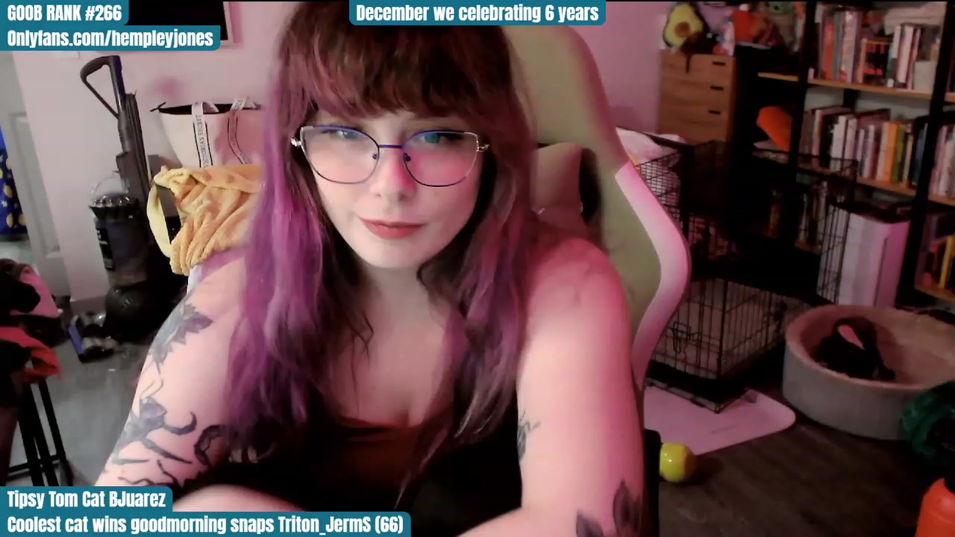 Gallery image thumbnail from Hempley's myfreecams stream on, 12/08/2023, 24:43 image 18 of 20