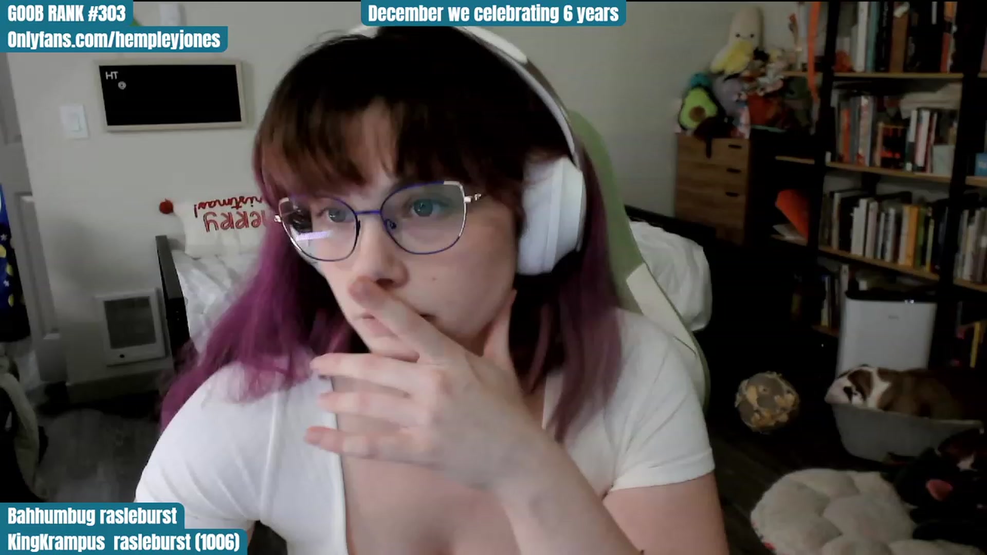 Gallery image thumbnail from Hempley's myfreecams stream on, 12/15/2023, 02:27 image 1 of 20