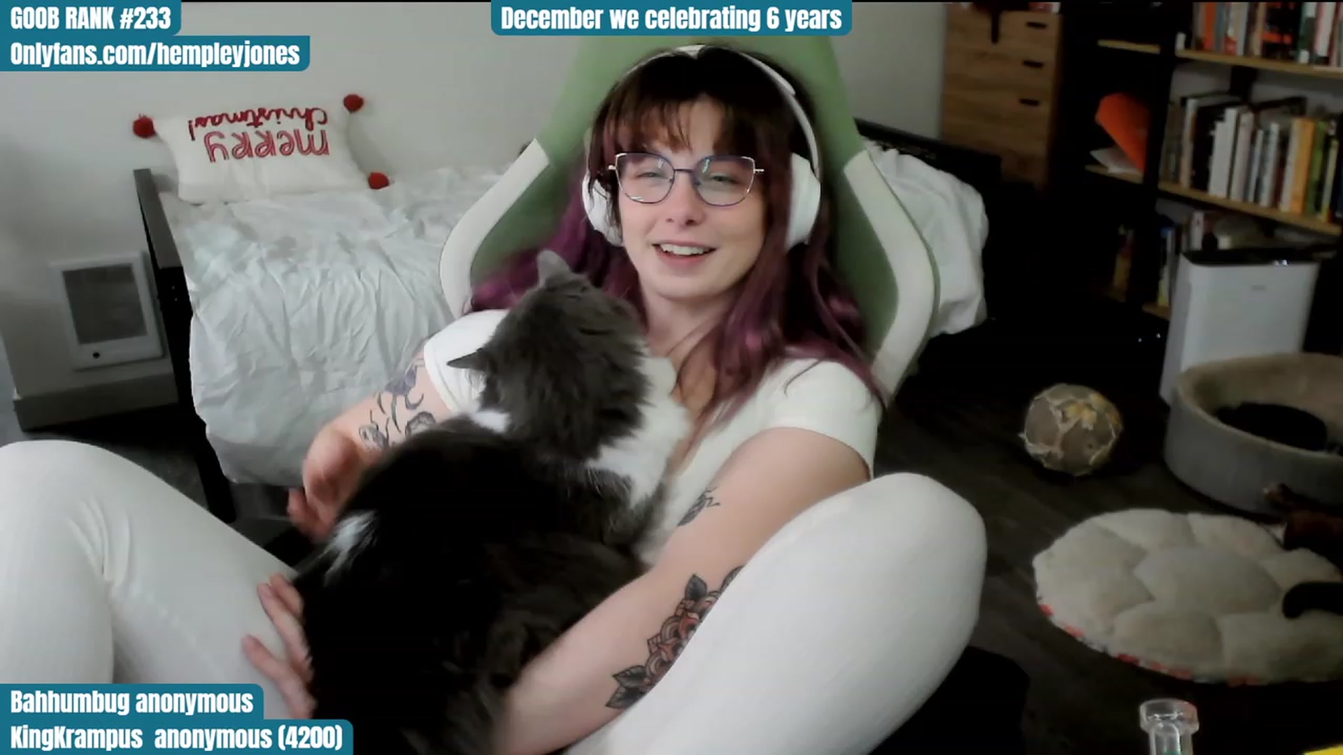 Gallery image thumbnail from Hempley's myfreecams stream on, 12/15/2023, 04:00 image 14 of 20
