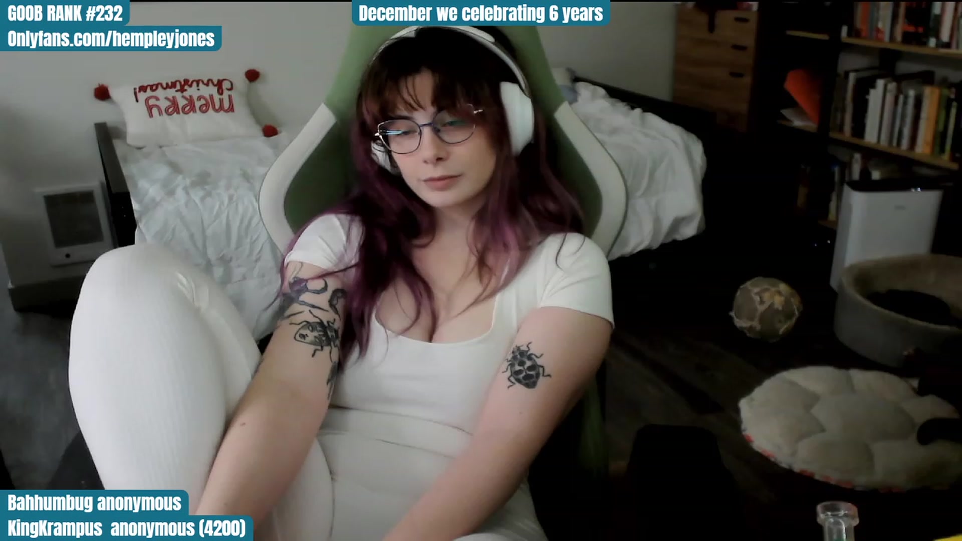 Gallery image thumbnail from Hempley's myfreecams stream on, 12/15/2023, 04:00 image 6 of 20