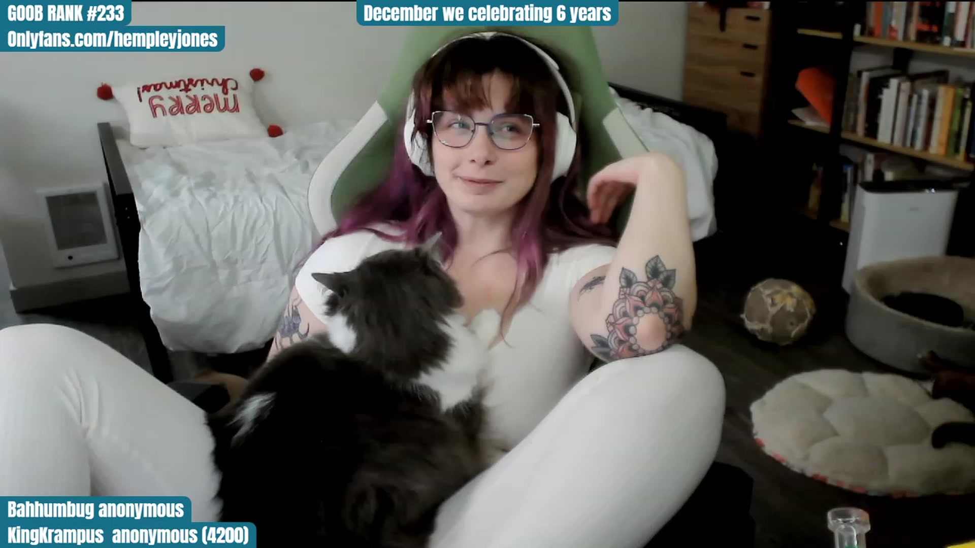 Gallery image thumbnail from Hempley's myfreecams stream on, 12/15/2023, 04:00 image 17 of 20