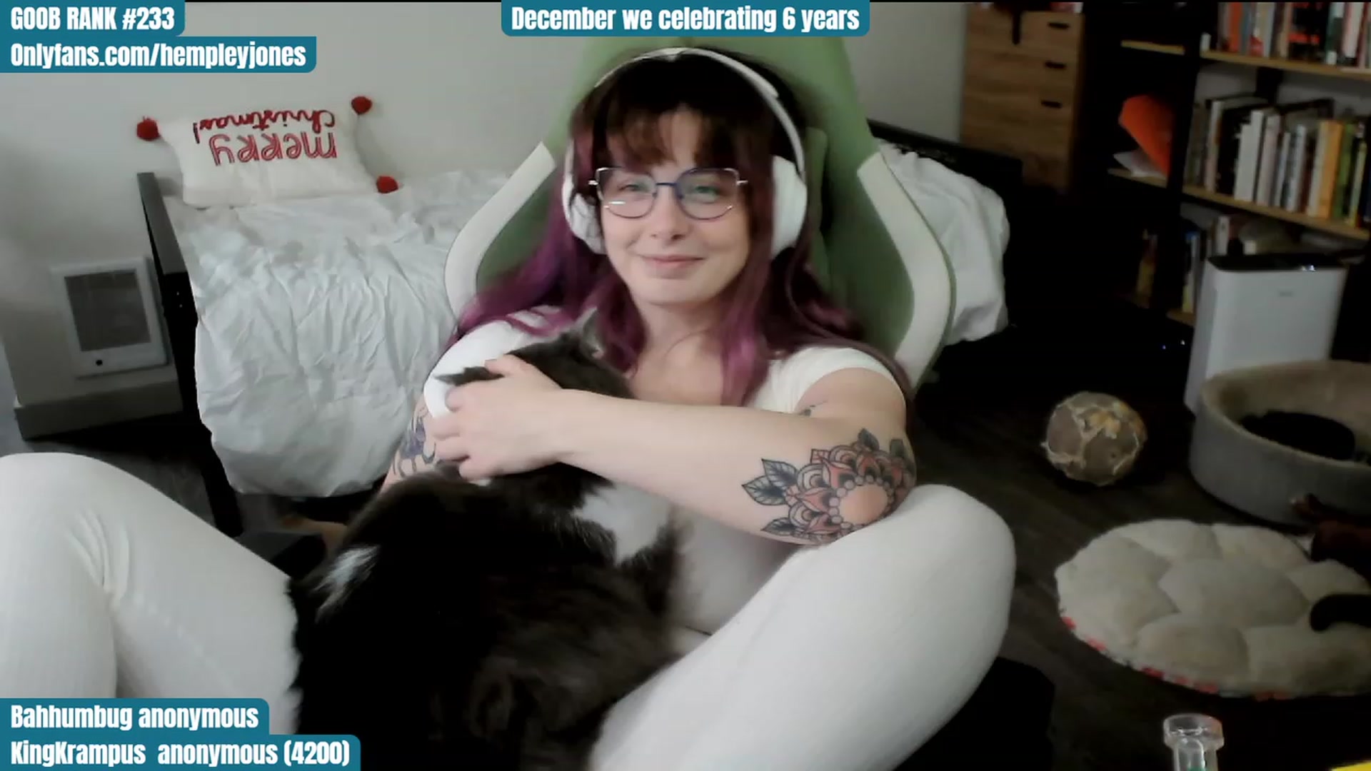 Gallery image thumbnail from Hempley's myfreecams stream on, 12/15/2023, 04:00 image 16 of 20