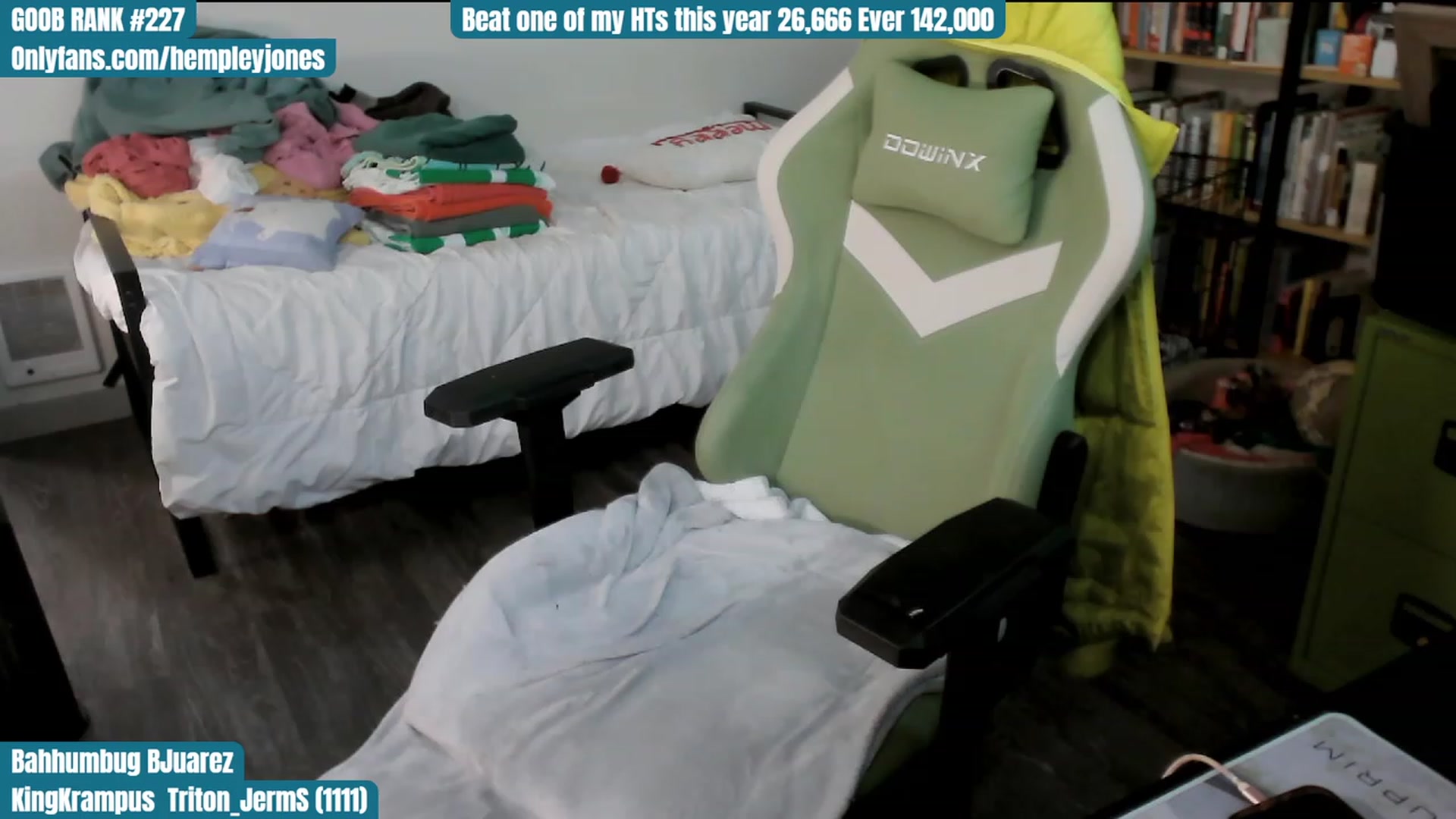 Gallery image thumbnail from Hempley's myfreecams stream on, 12/31/2023, 02:16 image 9 of 20