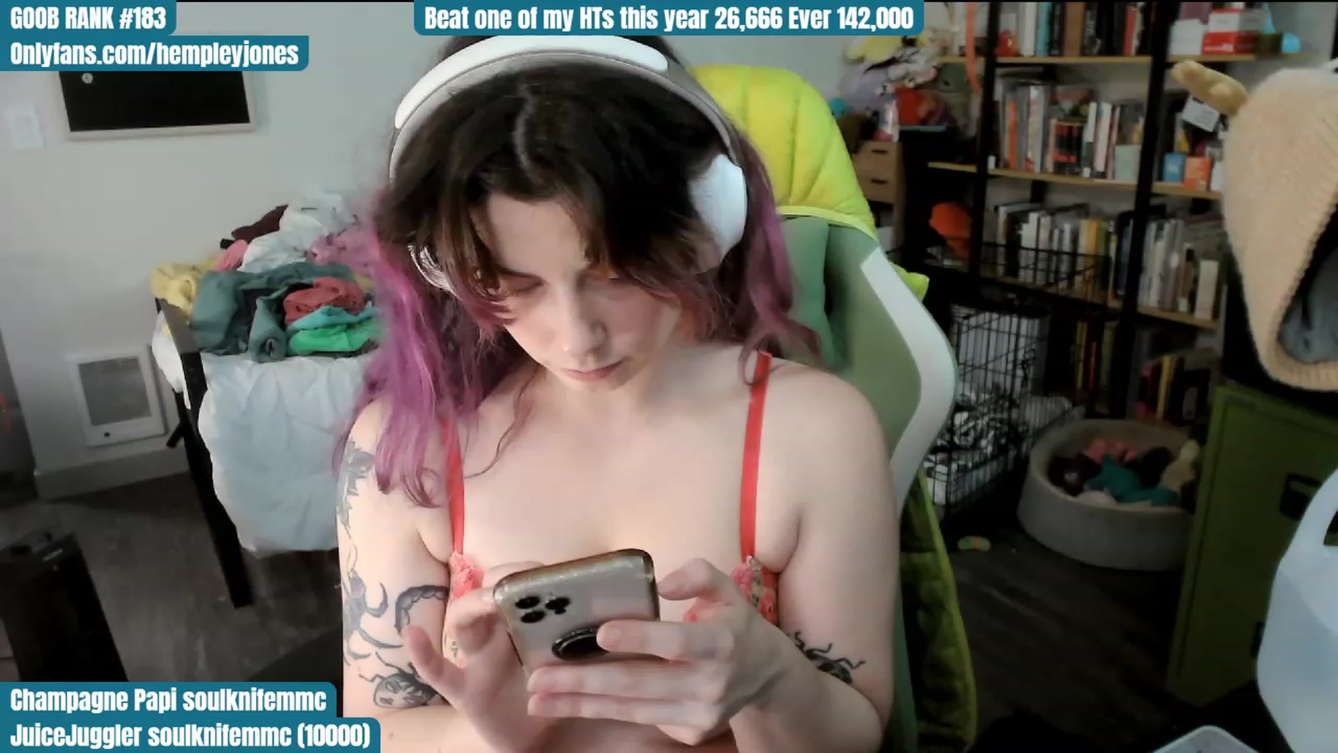 Gallery image thumbnail from Hempley's myfreecams stream on, 01/01/2024, 02:25 image 6 of 20