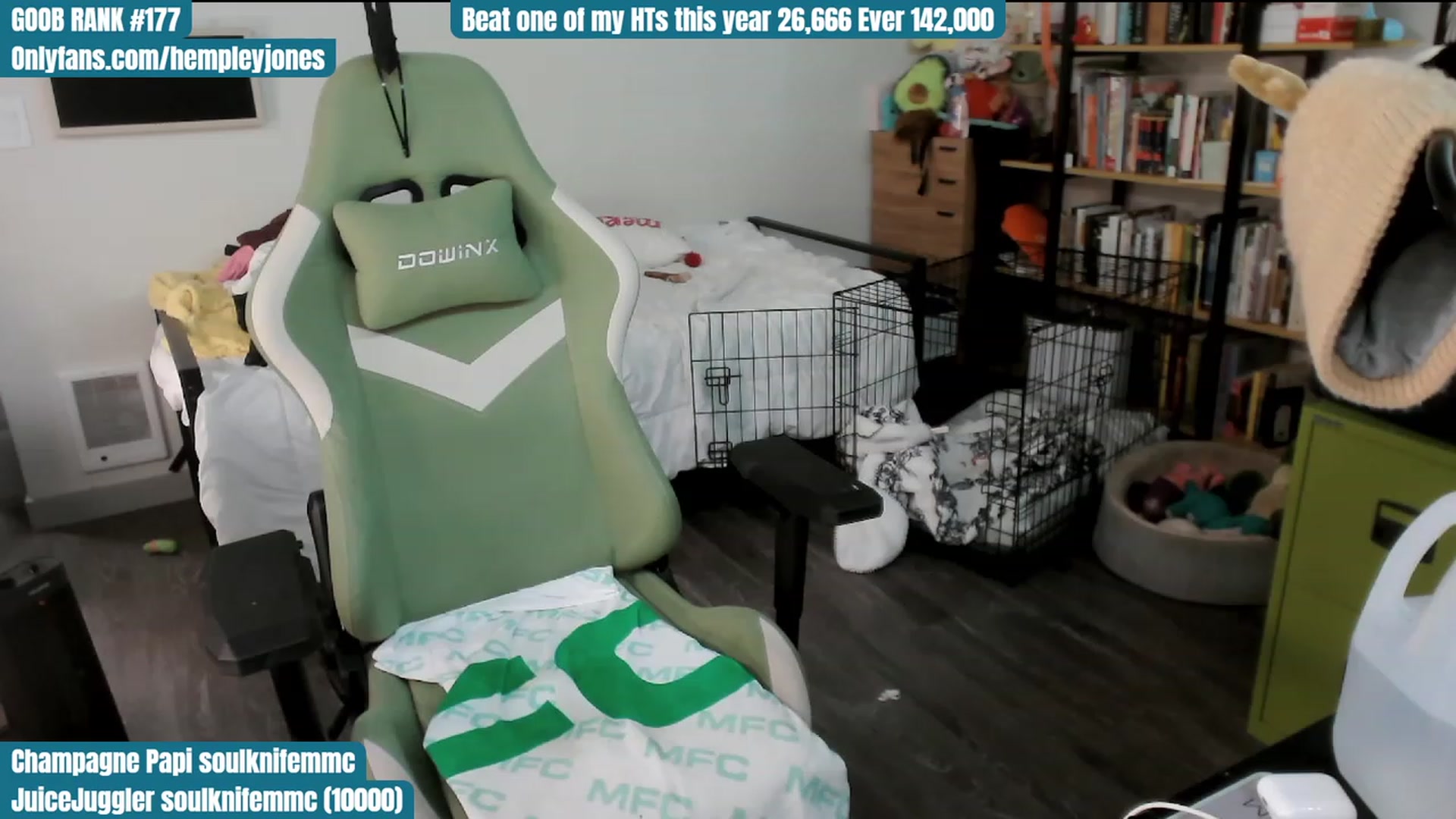 Gallery image thumbnail from Hempley's myfreecams stream on, 01/01/2024, 05:36 image 5 of 20