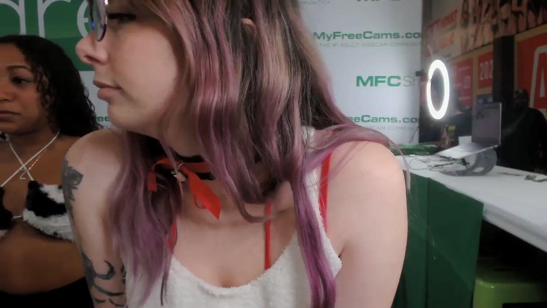 Gallery image thumbnail from Hempley's myfreecams stream on, 01/25/2024, 22:15 image 12 of 20
