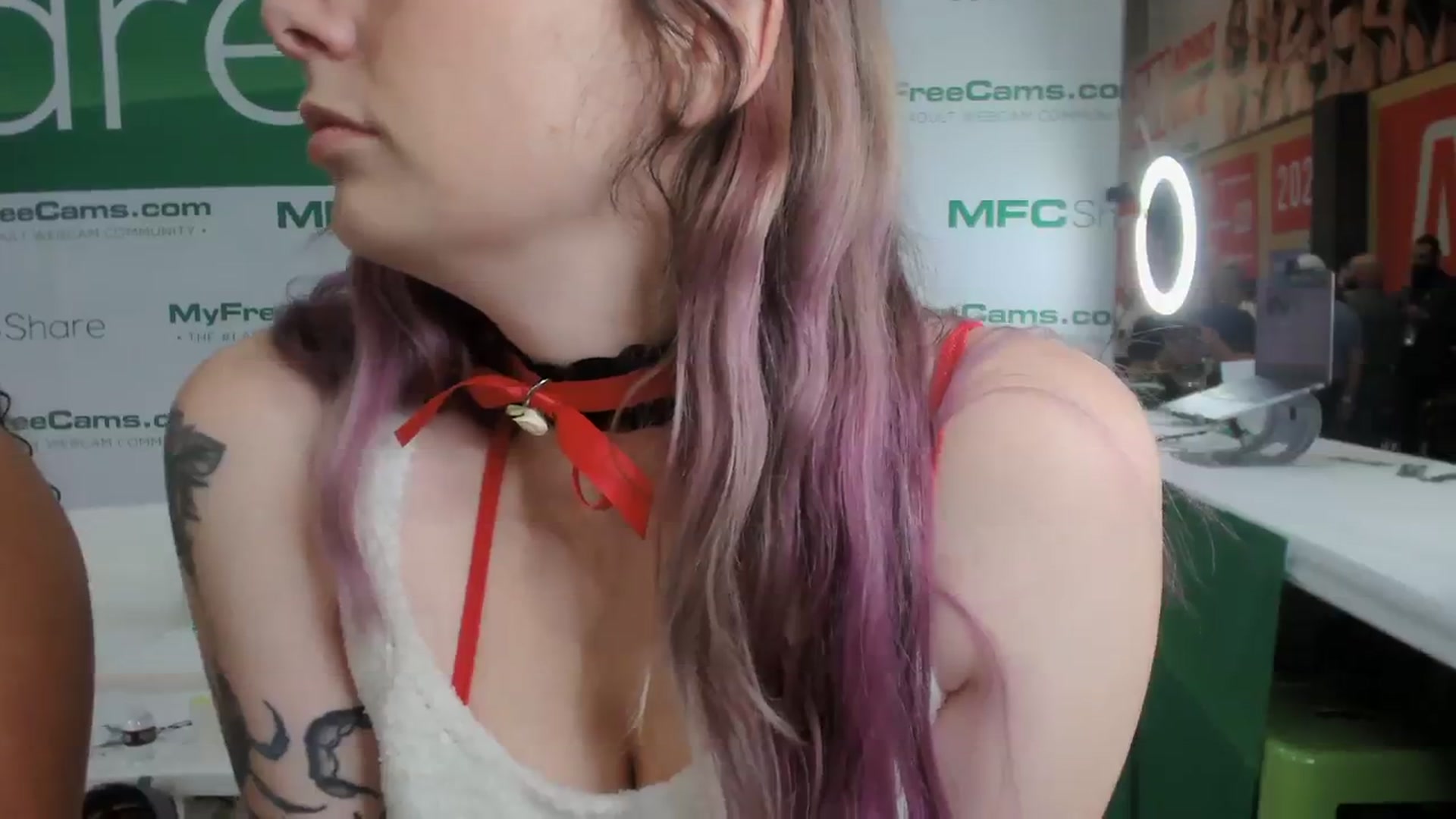 Gallery image thumbnail from Hempley's myfreecams stream on, 01/25/2024, 22:15 image 10 of 20