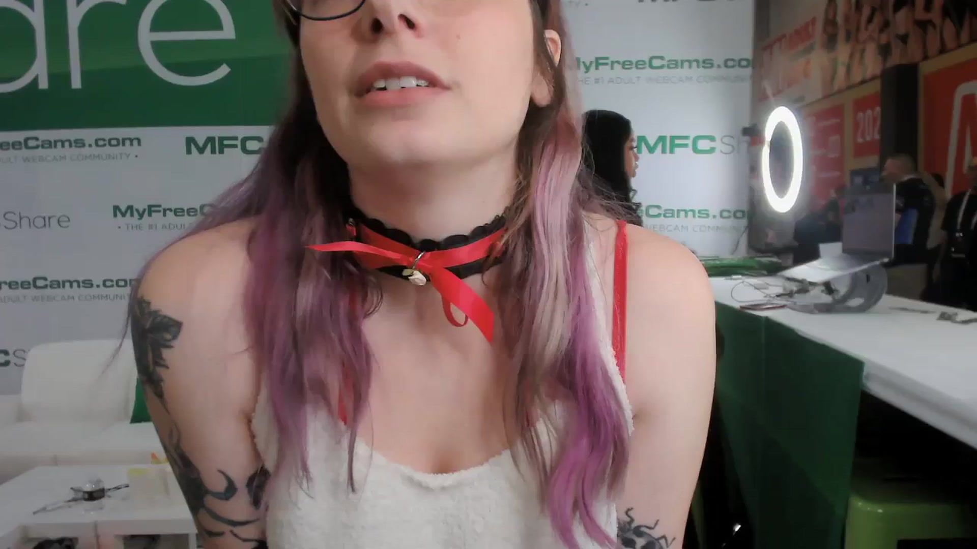 Gallery image thumbnail from Hempley's myfreecams stream on, 01/25/2024, 22:15 image 15 of 20