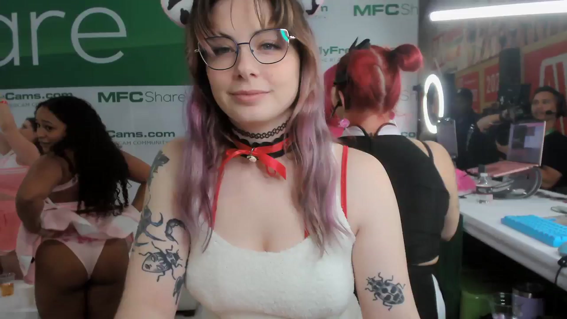 Gallery image thumbnail from Hempley's myfreecams stream on, 01/25/2024, 23:51 image 13 of 20