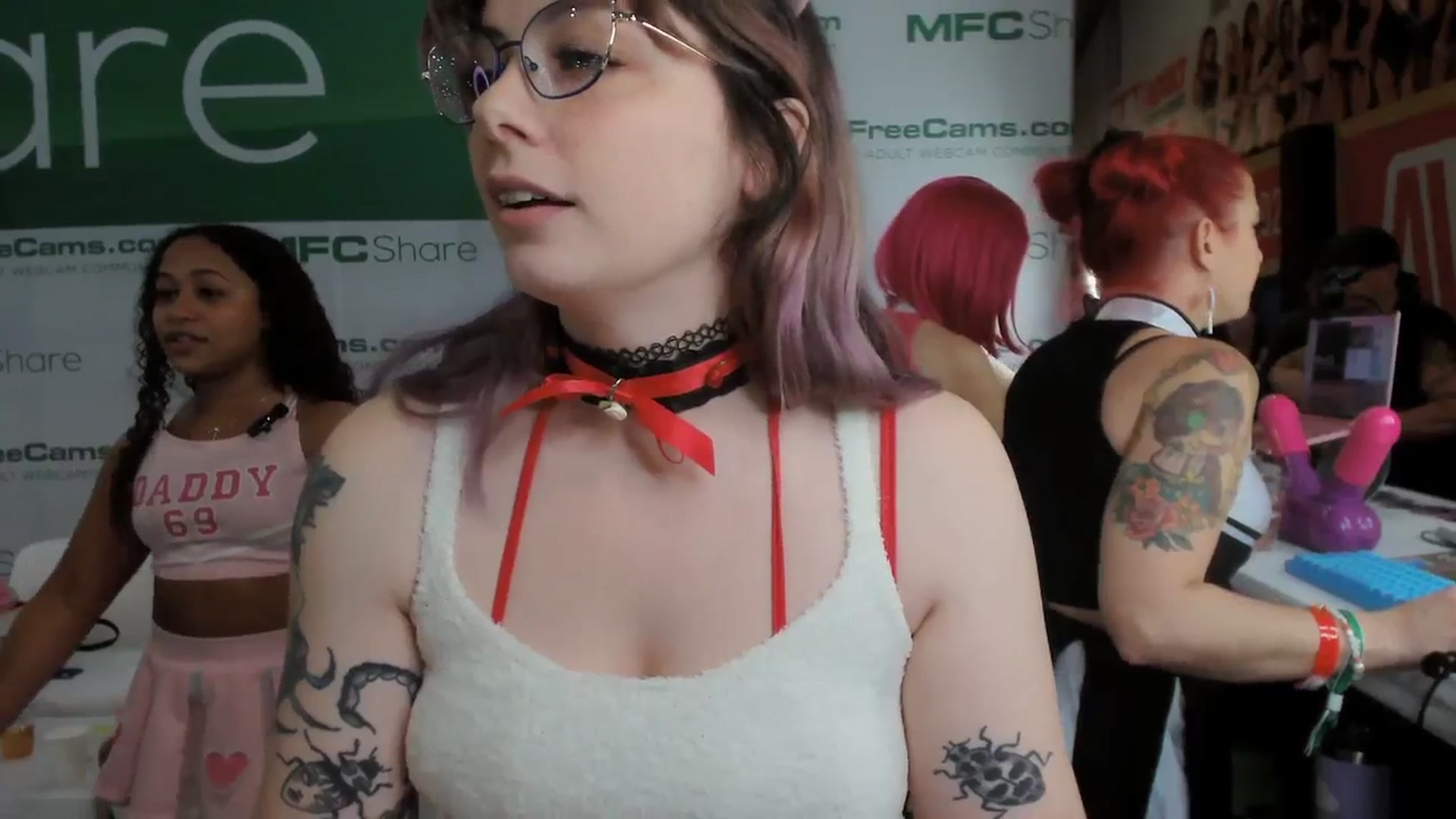 Gallery image thumbnail from Hempley's myfreecams stream on, 01/25/2024, 23:51 image 12 of 20