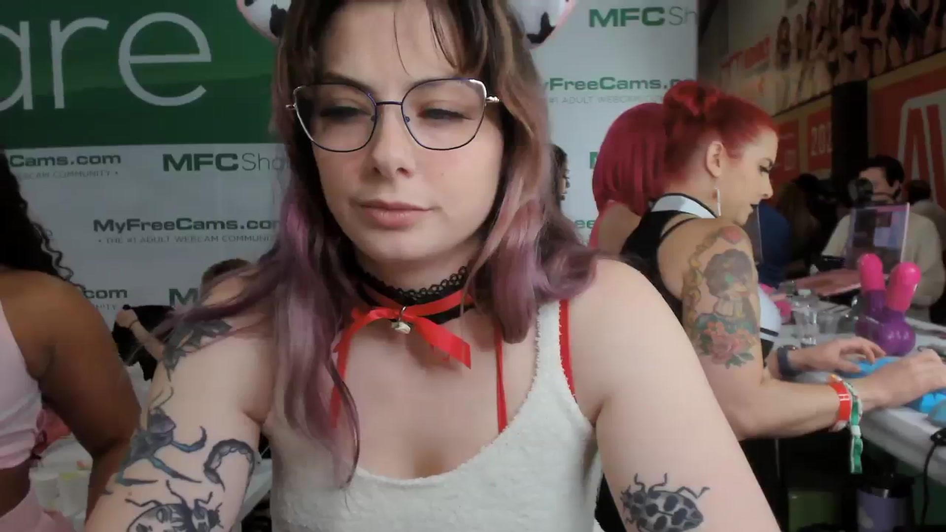 Gallery image thumbnail from Hempley's myfreecams stream on, 01/25/2024, 23:51 image 14 of 20
